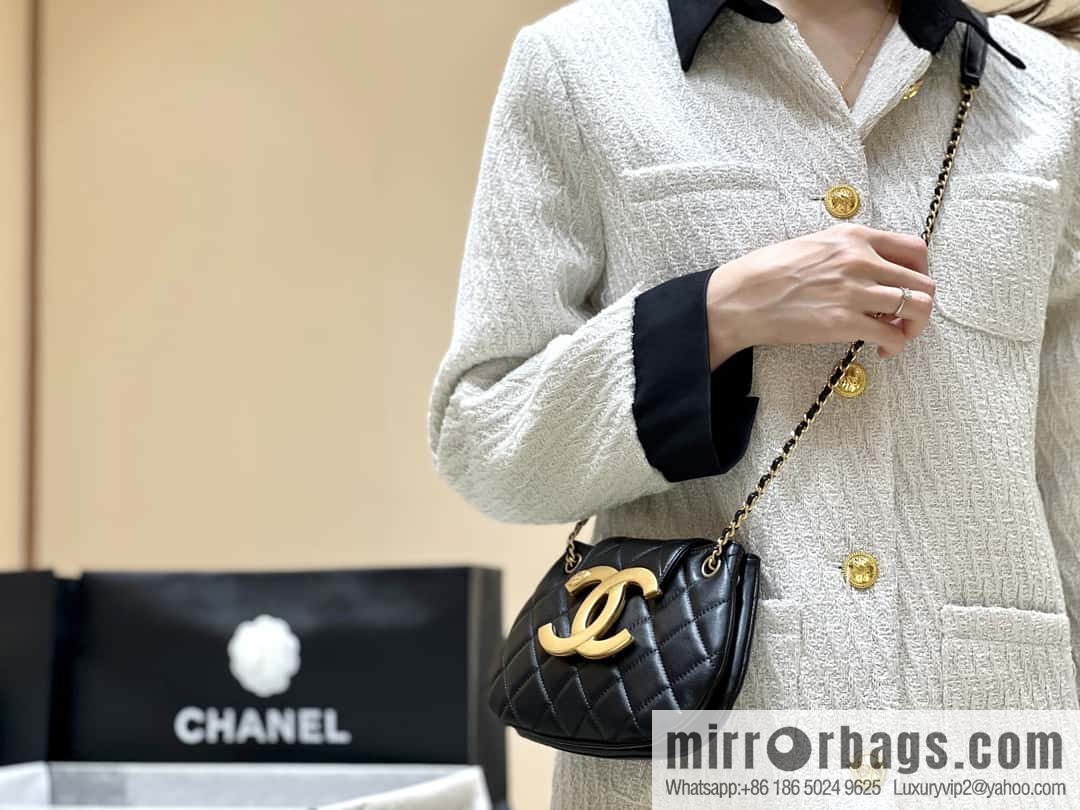 CHANEL 24C early spring vacation series, big double C Vintage messenger bag AS4609 black