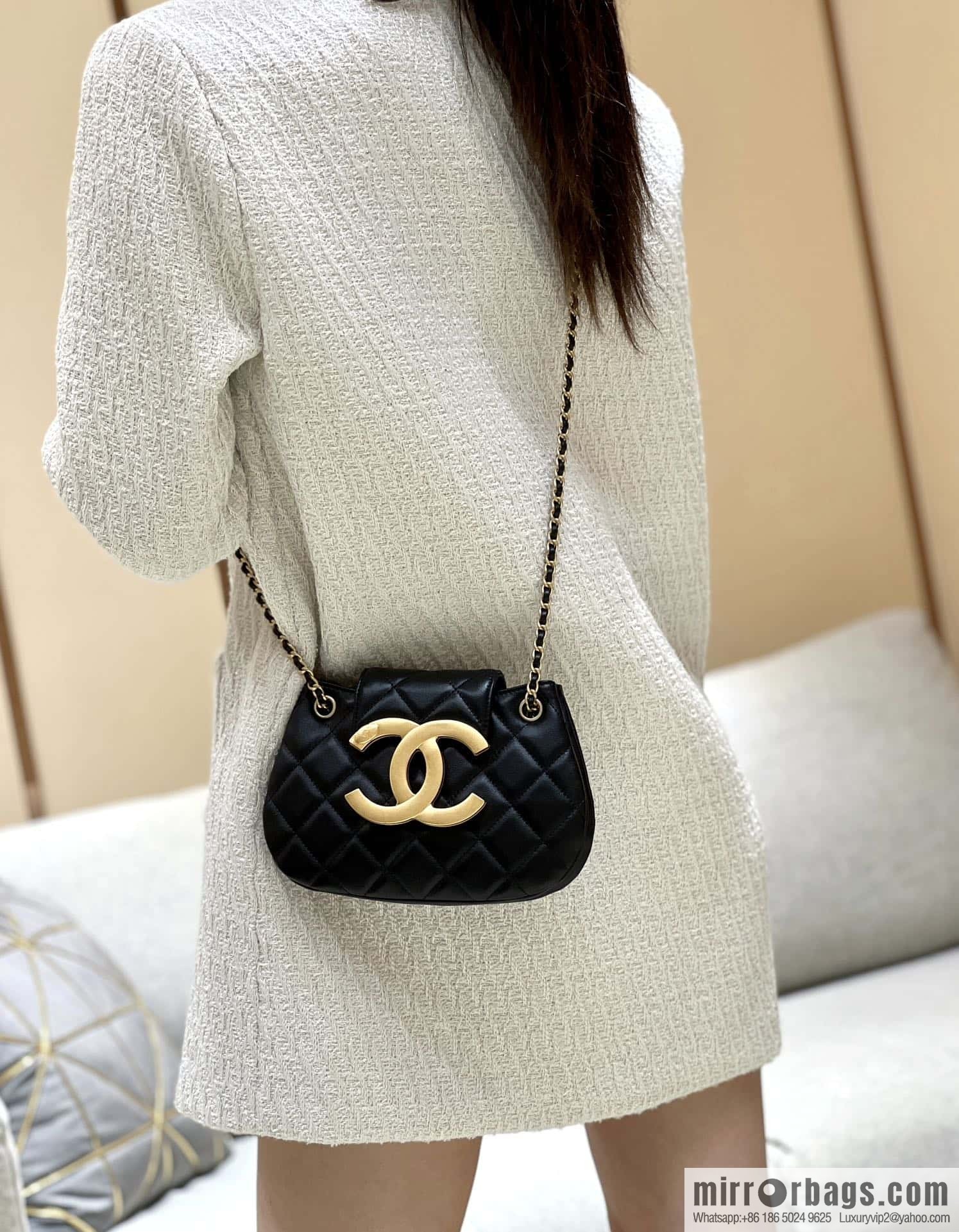 CHANEL 24C early spring vacation series, big double C Vintage messenger bag AS4609 black