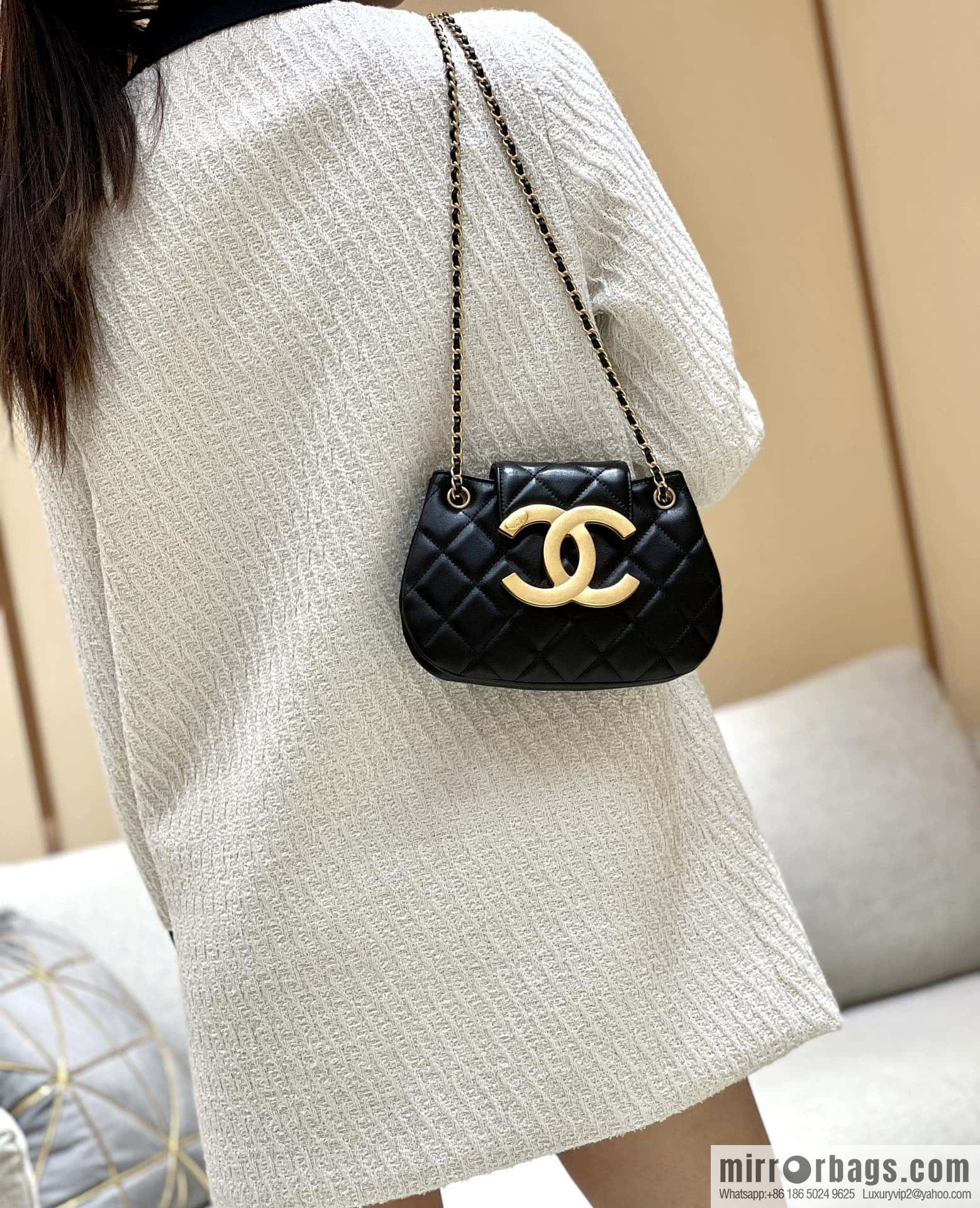 CHANEL 24C early spring vacation series, big double C Vintage messenger bag AS4609 black