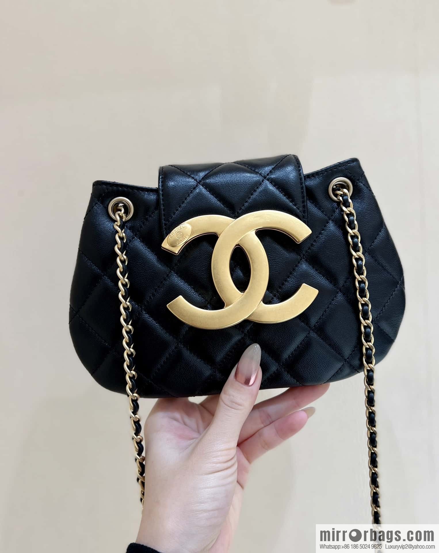 CHANEL 24C early spring vacation series, big double C Vintage messenger bag AS4609 black