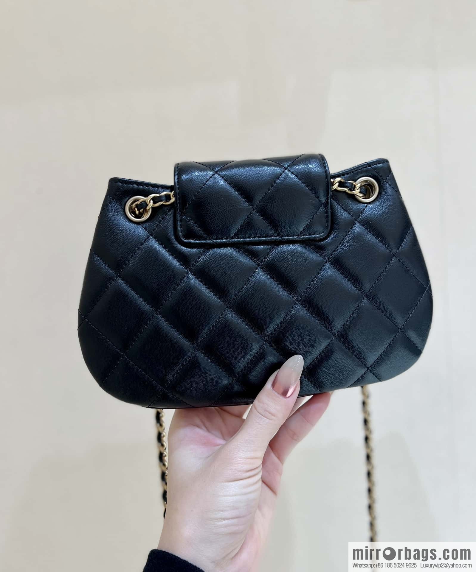 CHANEL 24C early spring vacation series, big double C Vintage messenger bag AS4609 black