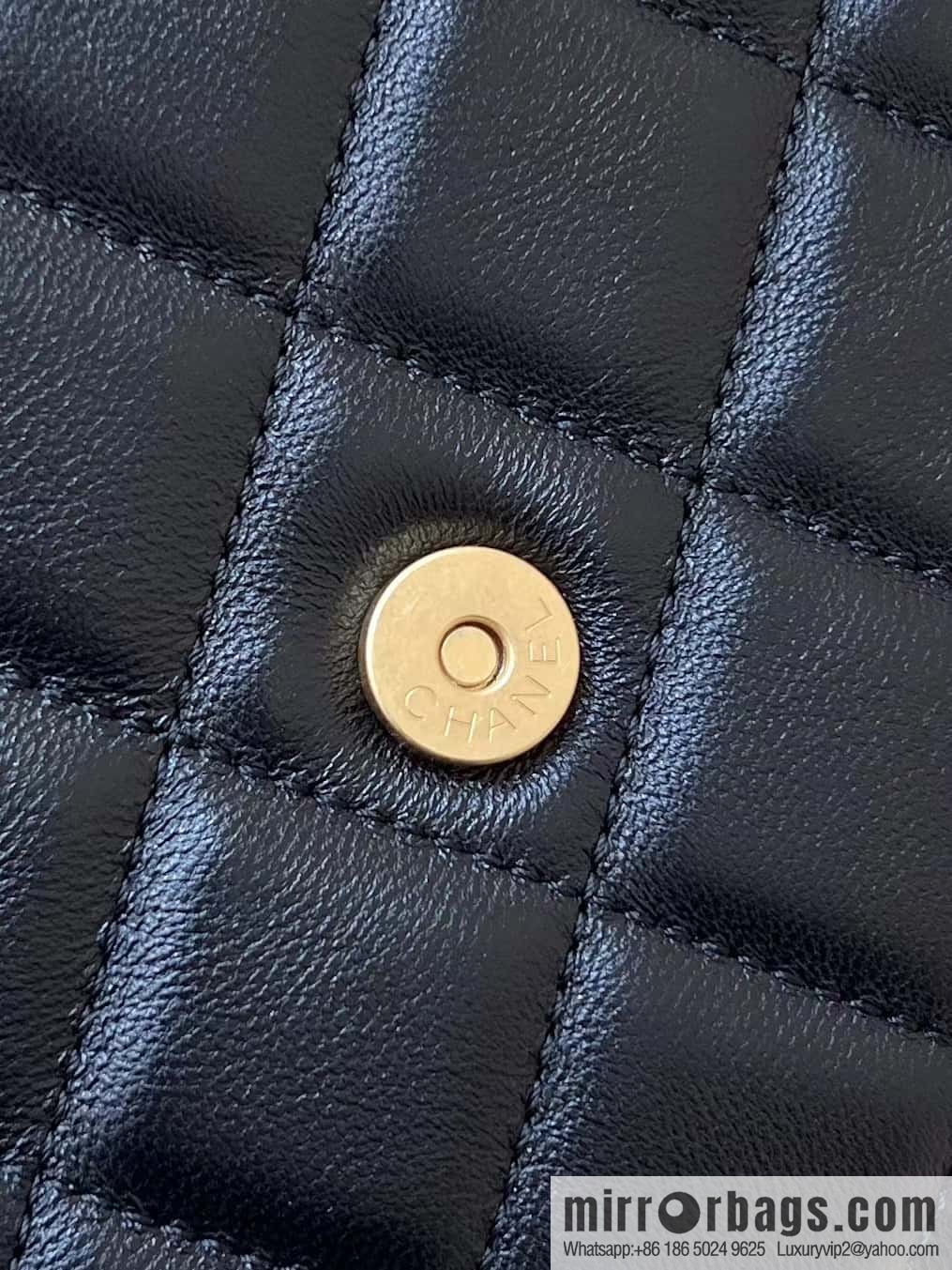 CHANEL 24C early spring vacation series, big double C Vintage messenger bag AS4609 black