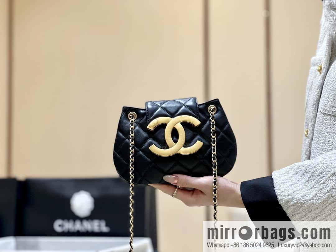 CHANEL 24C early spring vacation series, big double C Vintage messenger bag AS4609 black