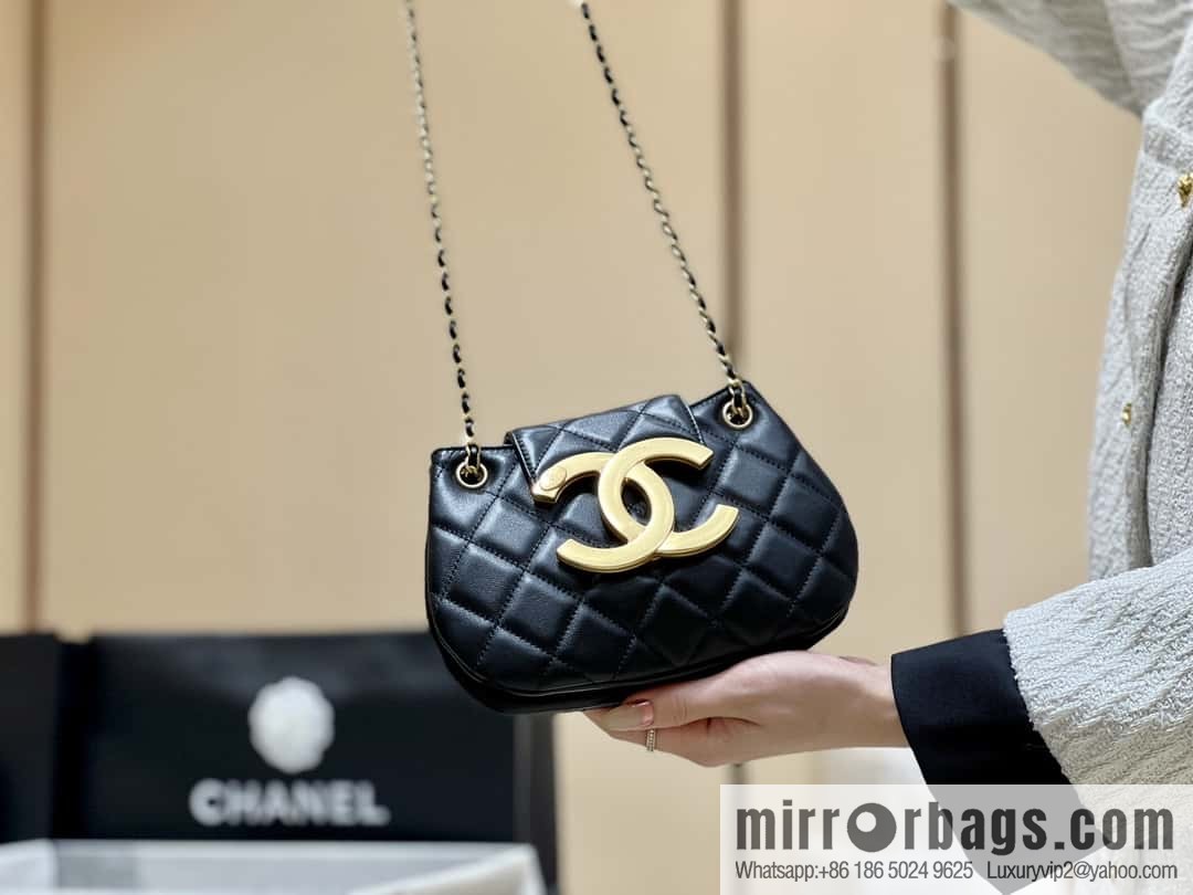 CHANEL 24C early spring vacation series, big double C Vintage messenger bag AS4609 black