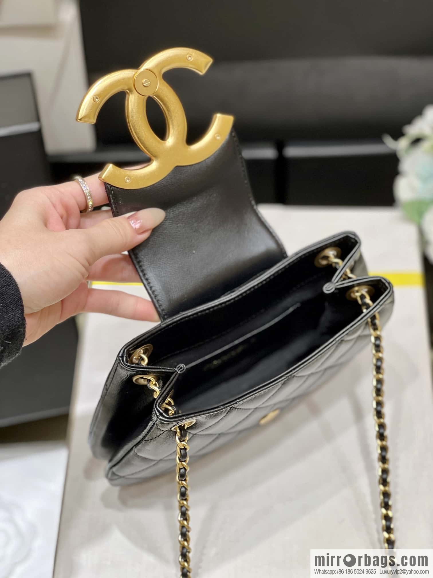 CHANEL 24C early spring vacation series, big double C Vintage messenger bag AS4609 black