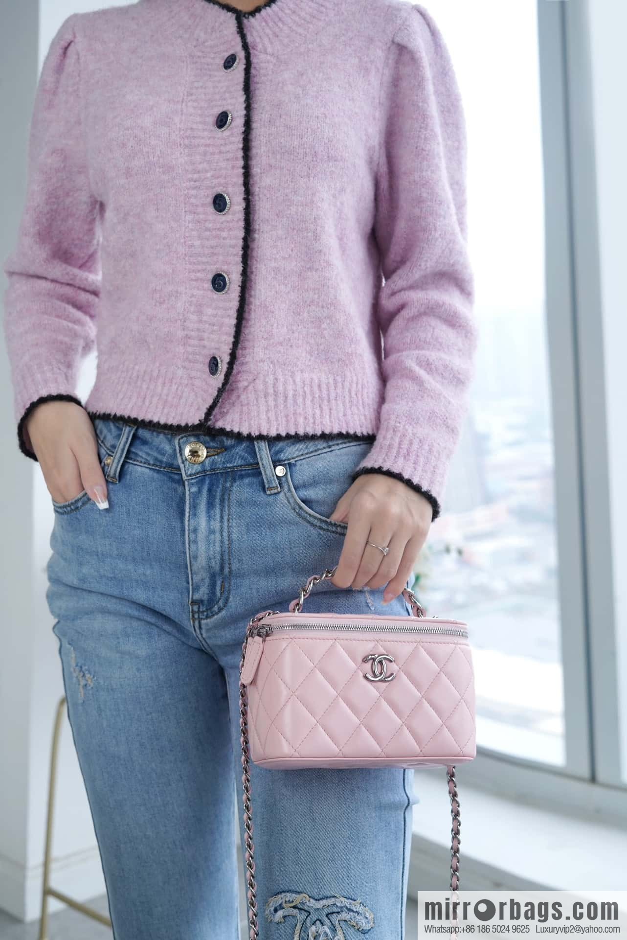 CHANEL 23K Rhinestone handle long box AP3593 pink