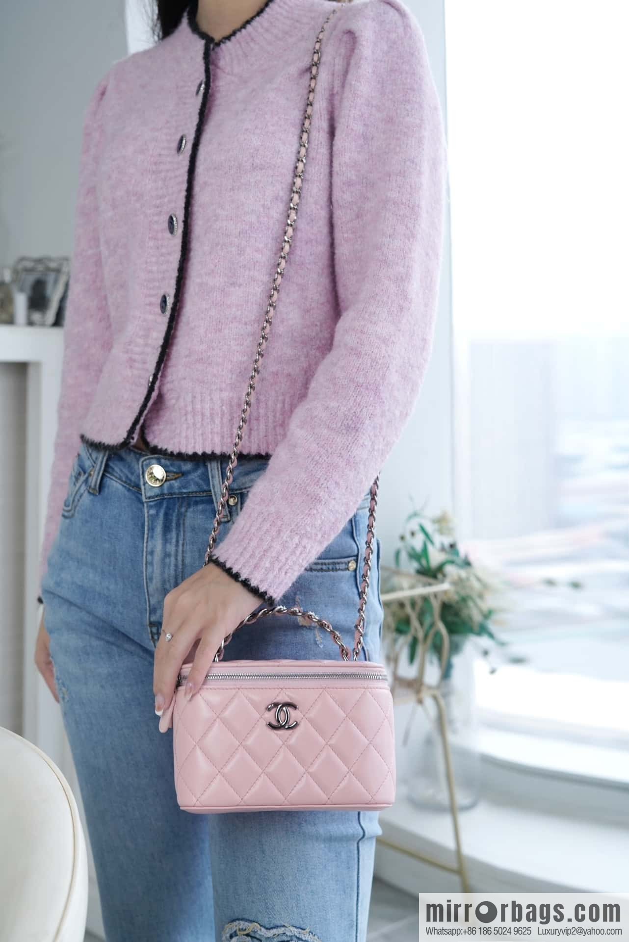 CHANEL 23K Rhinestone handle long box AP3593 pink