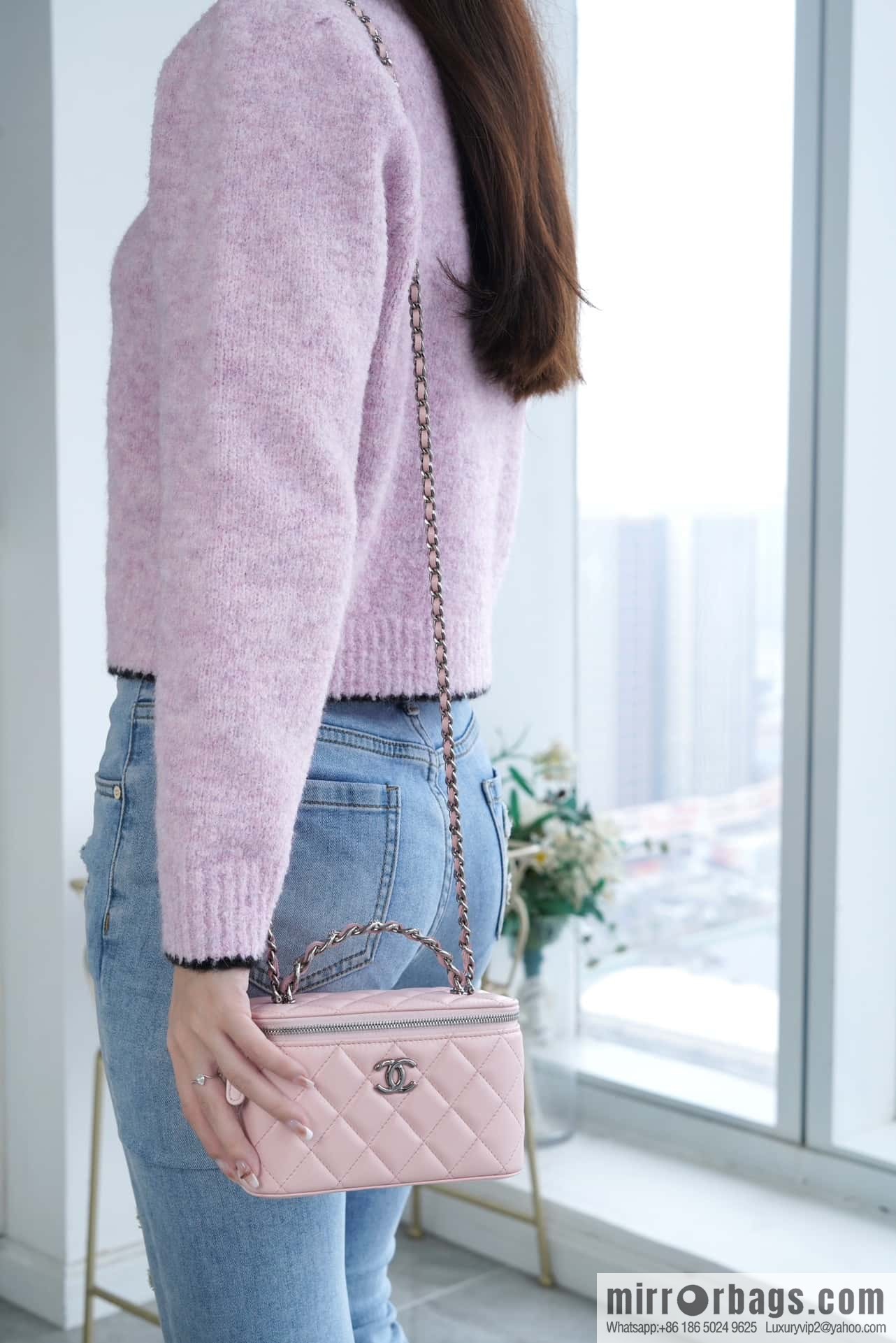 CHANEL 23K Rhinestone handle long box AP3593 pink