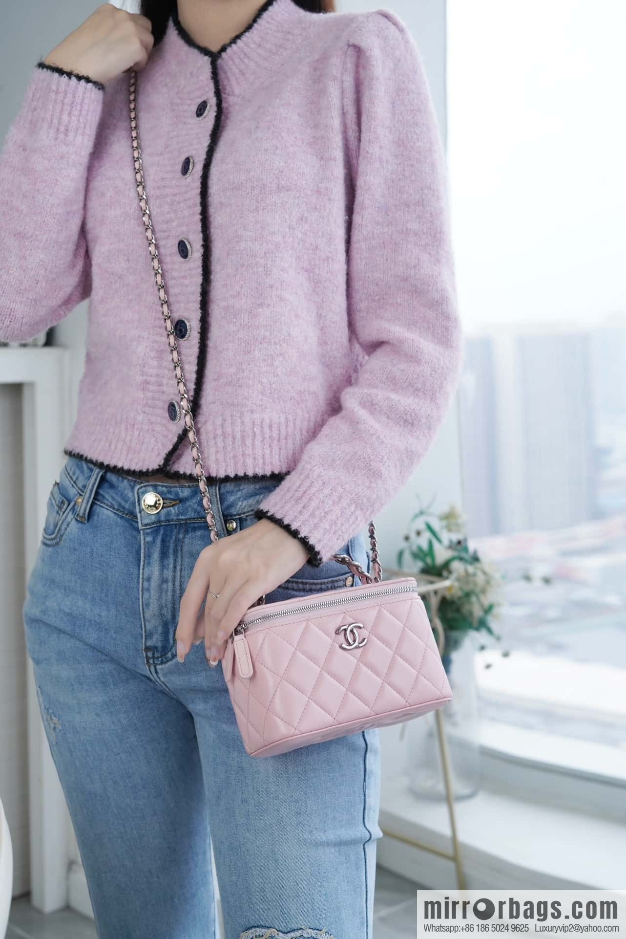 CHANEL 23K Rhinestone handle long box AP3593 pink