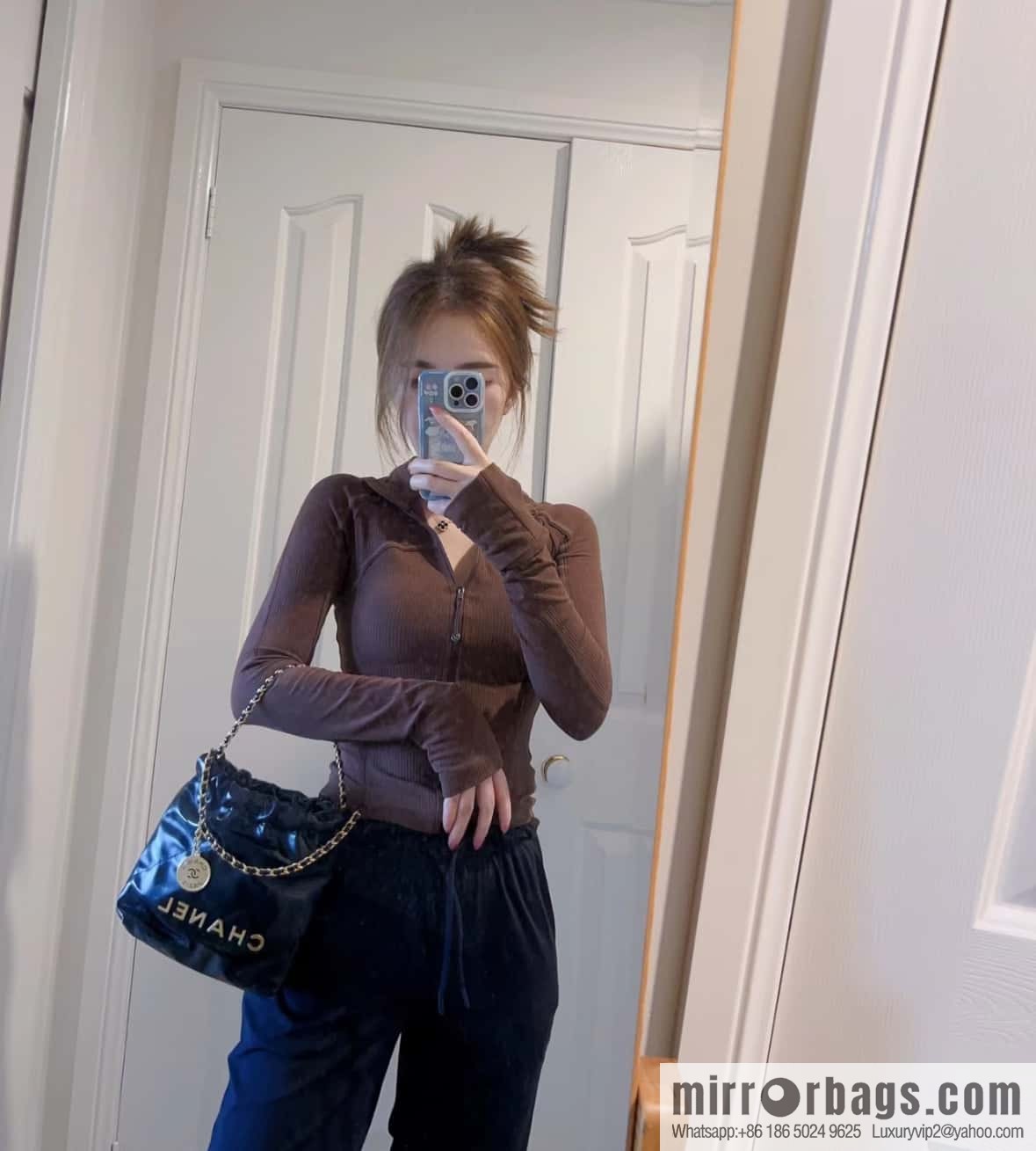 CHANEL 23s spring and summer new 22Mini bag original leather AS3980 black/gold buckle