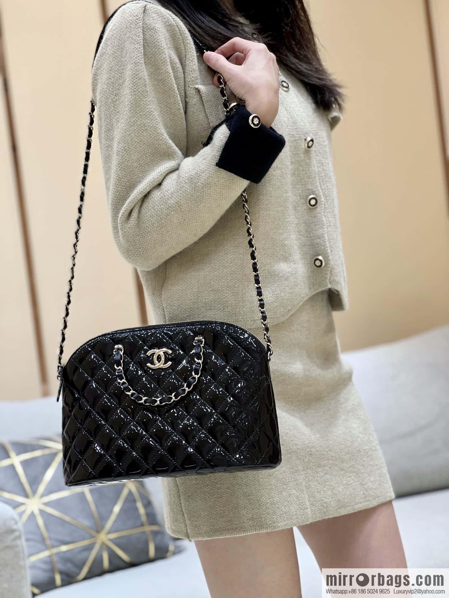 CHANEL 23S spring and summer series patent leather shell bag AS3969