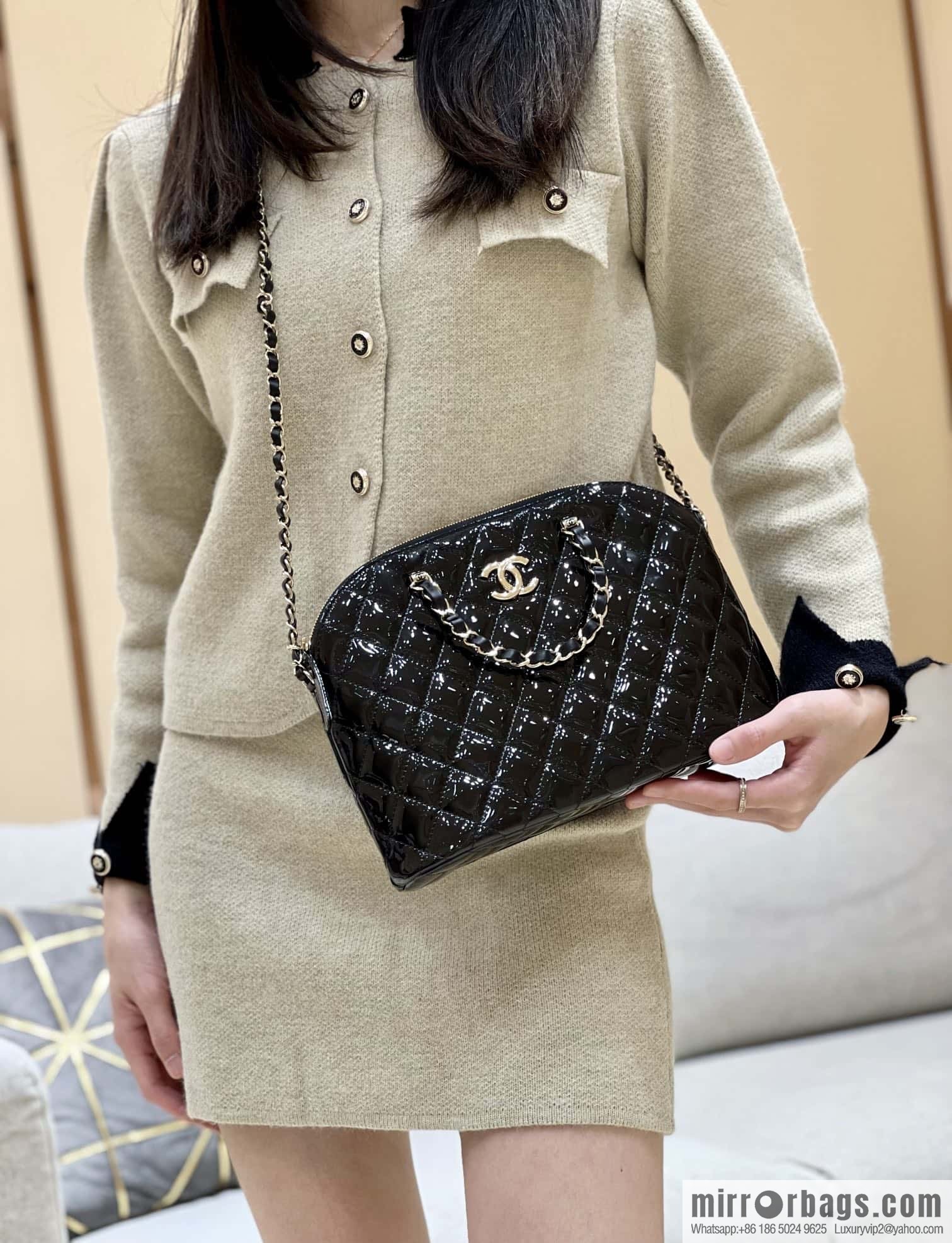 CHANEL 23S spring and summer series patent leather shell bag AS3969