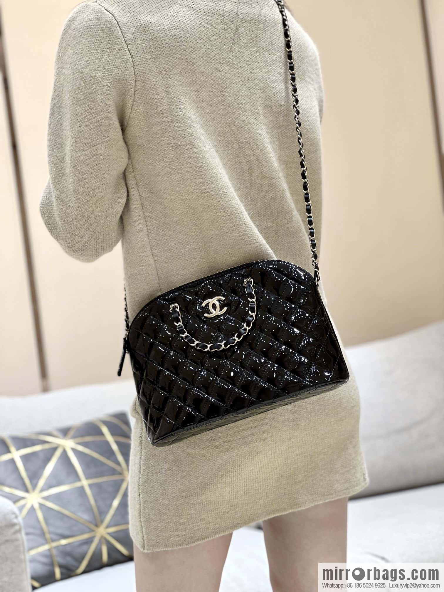 CHANEL 23S spring and summer series patent leather shell bag AS3969