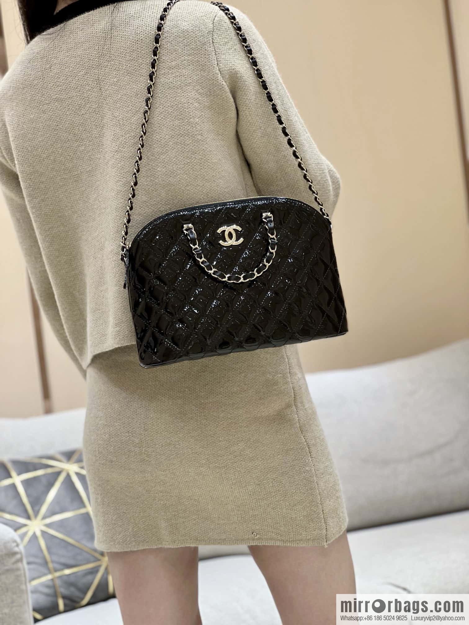 CHANEL 23S spring and summer series patent leather shell bag AS3969