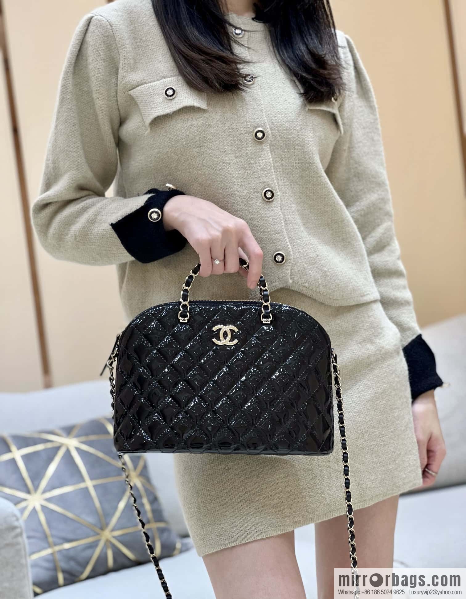 CHANEL 23S spring and summer series patent leather shell bag AS3969