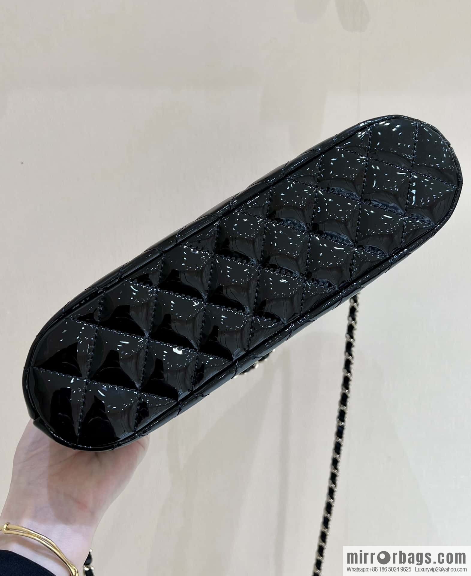 CHANEL 23S spring and summer series patent leather shell bag AS3969