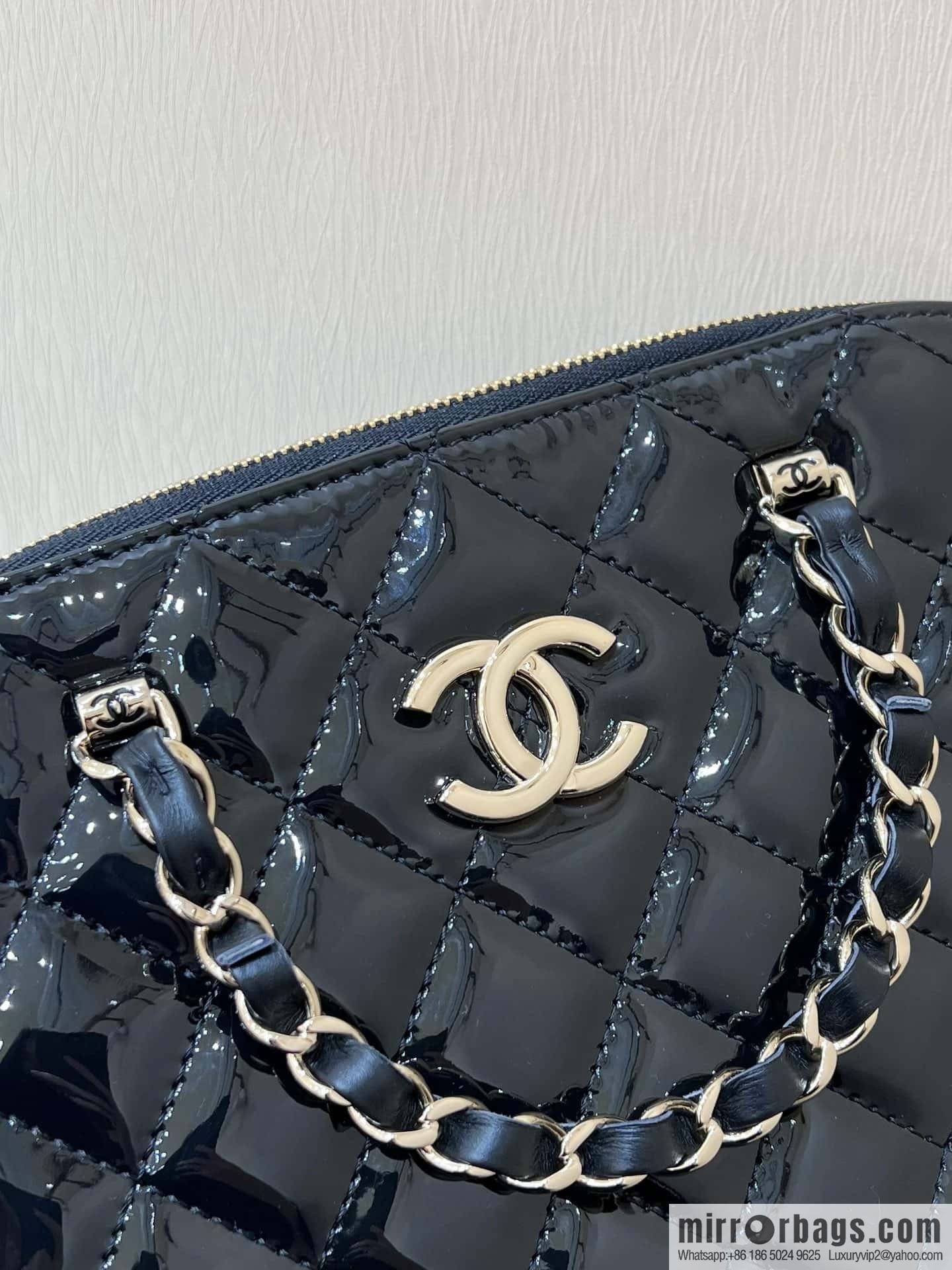 CHANEL 23S spring and summer series patent leather shell bag AS3969
