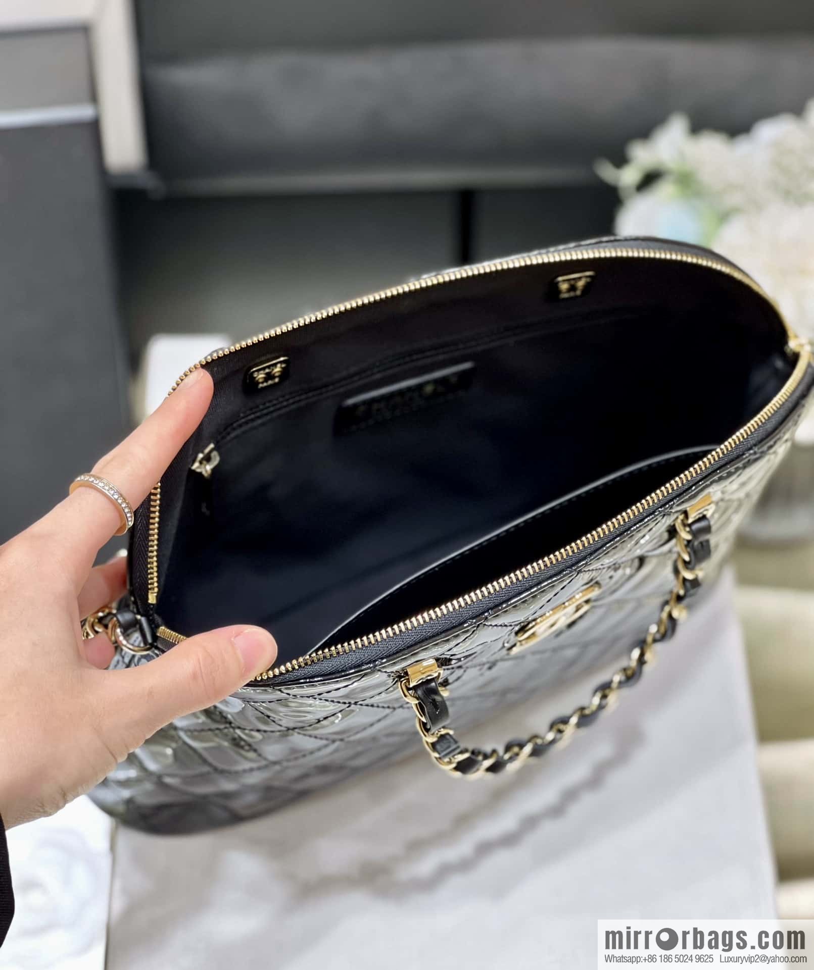 CHANEL 23S spring and summer series patent leather shell bag AS3969