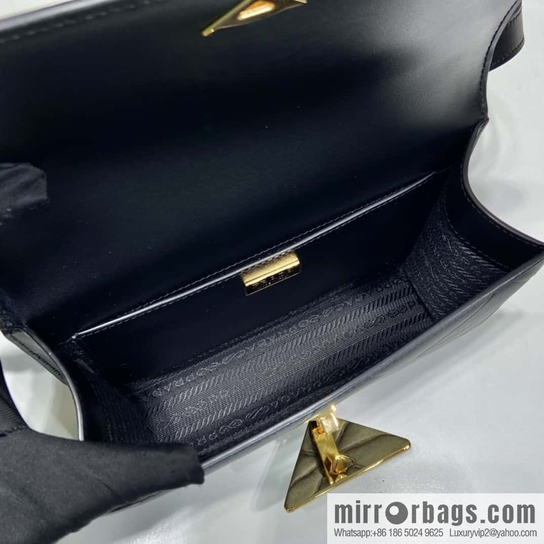 PRADA new triangular rhombus flight attendant bag 🎉 1BD320
