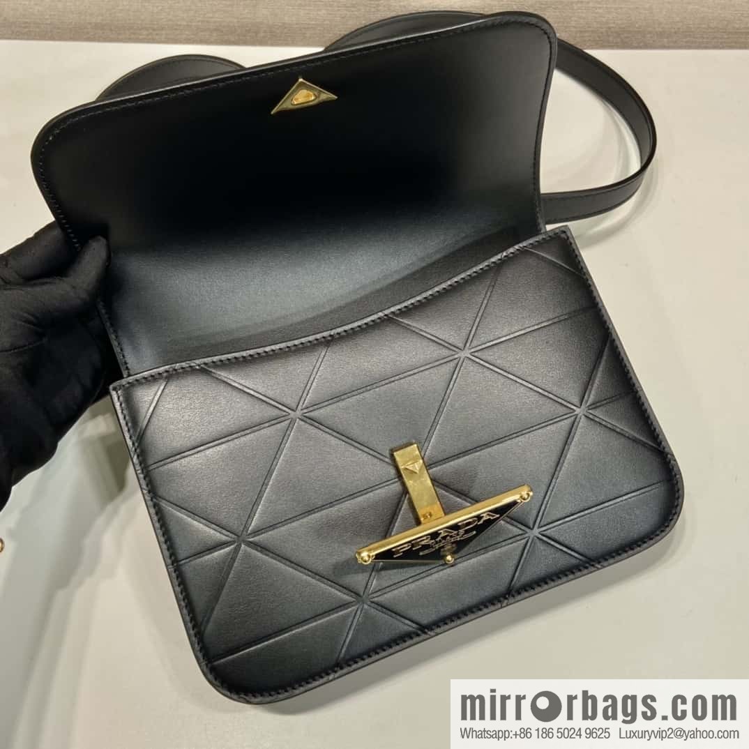 PRADA new triangular rhombus flight attendant bag 🎉 1BD320