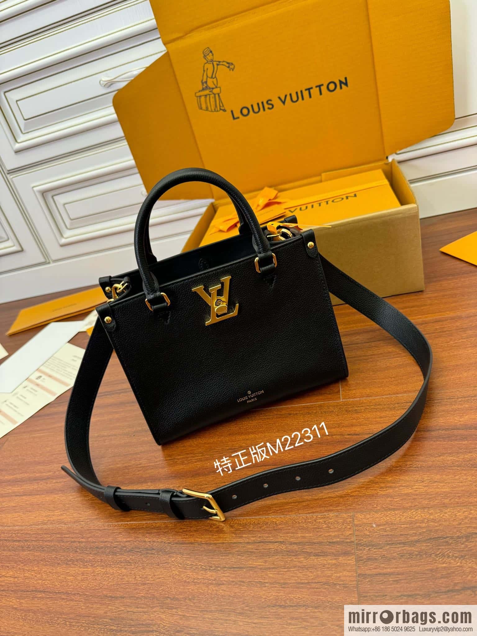 LV M22311 Lock & Go