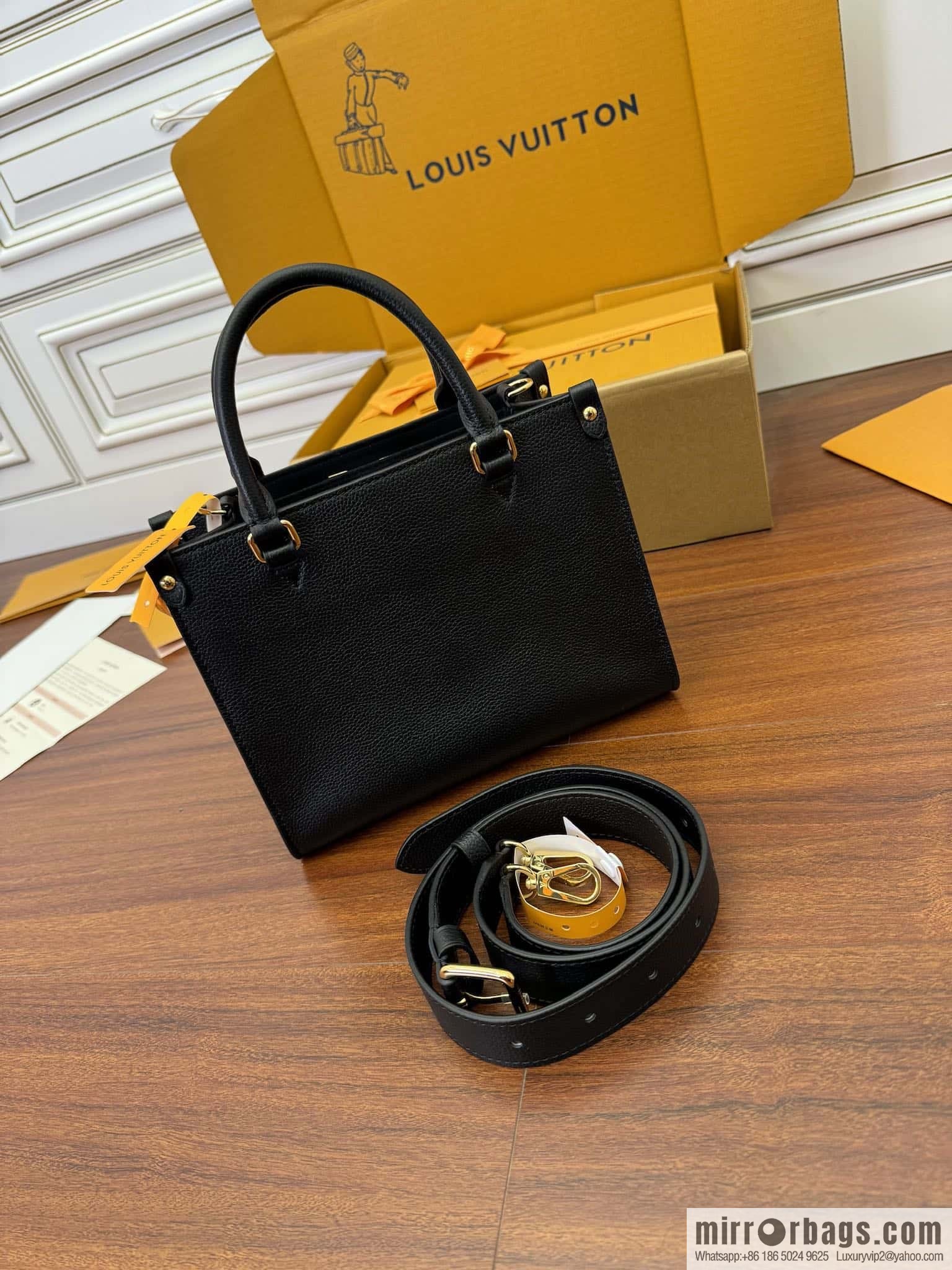 LV M22311 Lock & Go