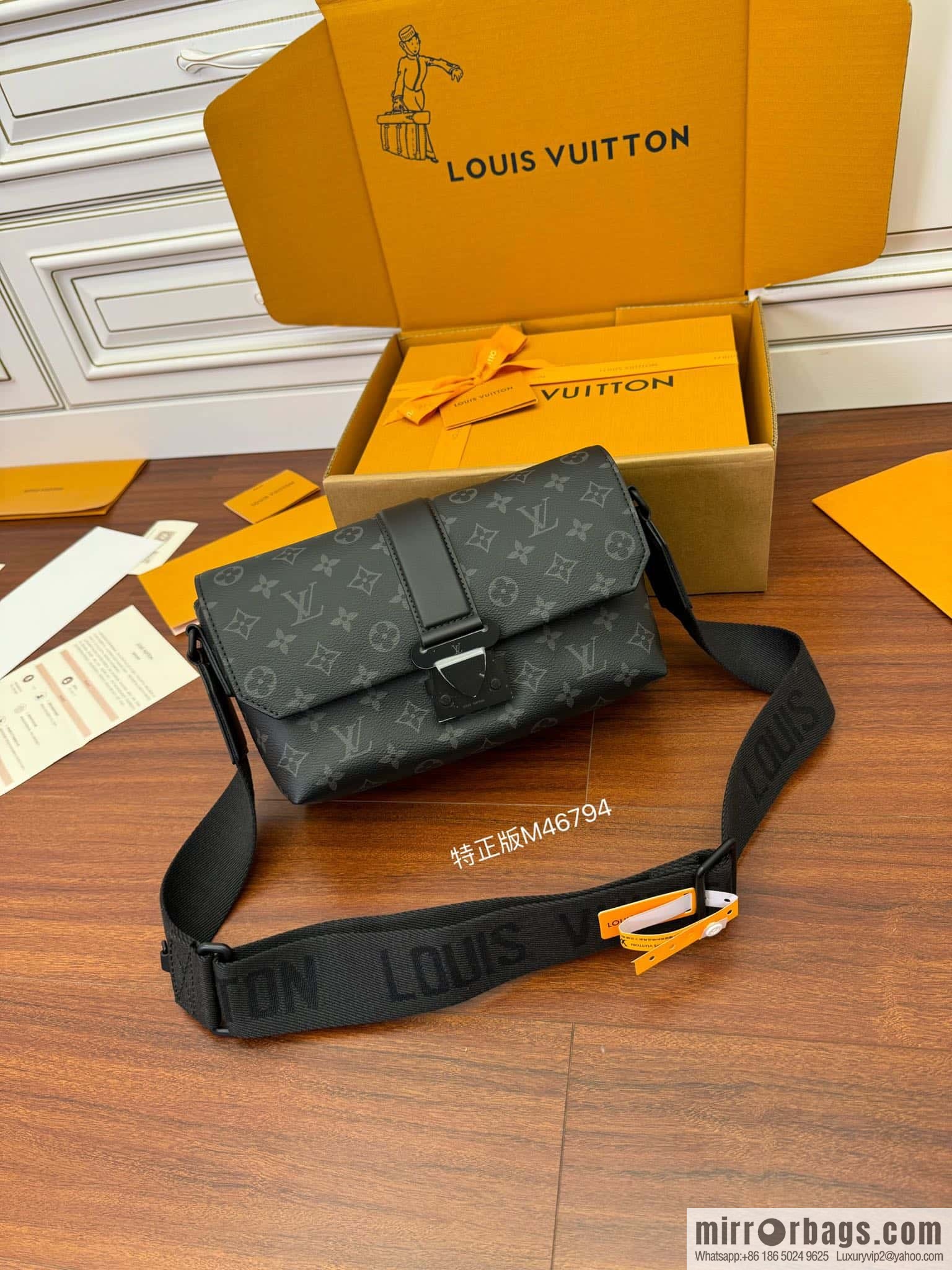 LV M46794 S-Cape Messenger