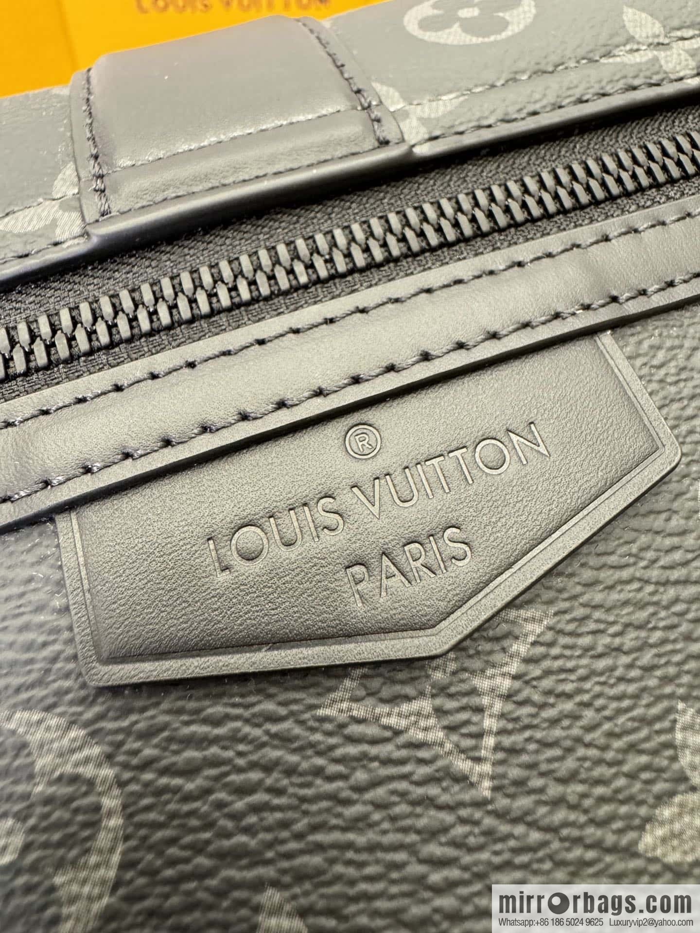 LV M46794 S-Cape Messenger