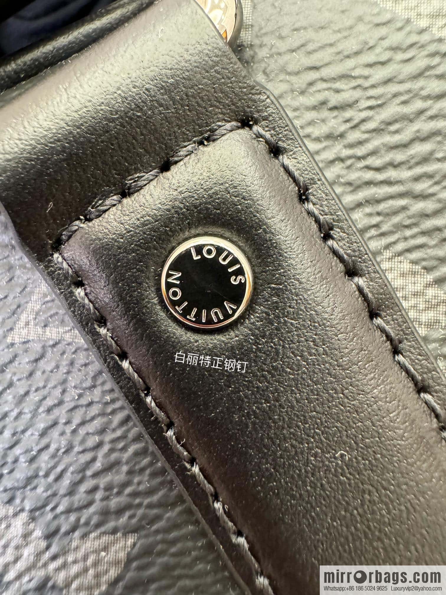 LV M82770 Nano Porte Documents Voyage