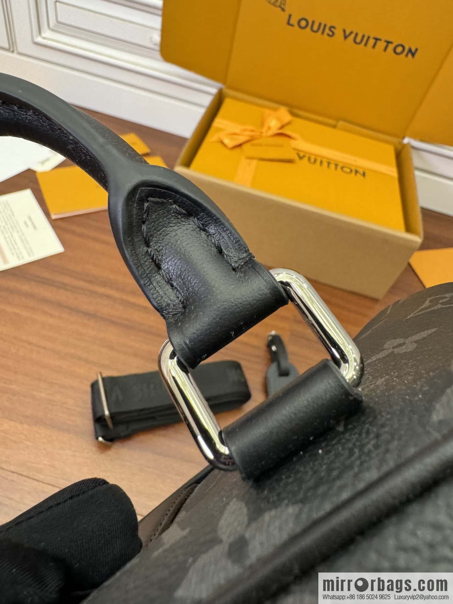 LV M82770 Nano Porte Documents Voyage