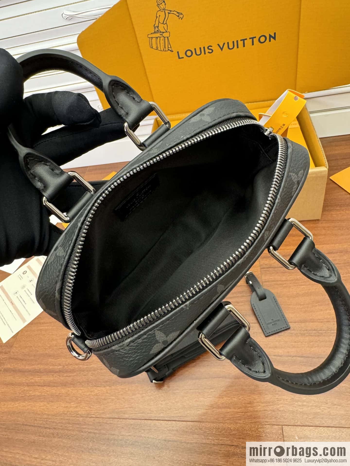 LV M82770 Nano Porte Documents Voyage