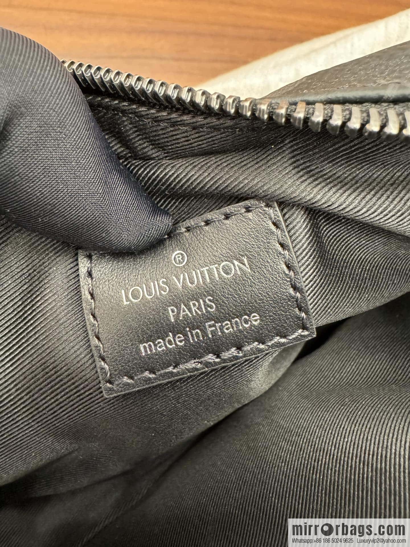 LV M82770 Nano Porte Documents Voyage