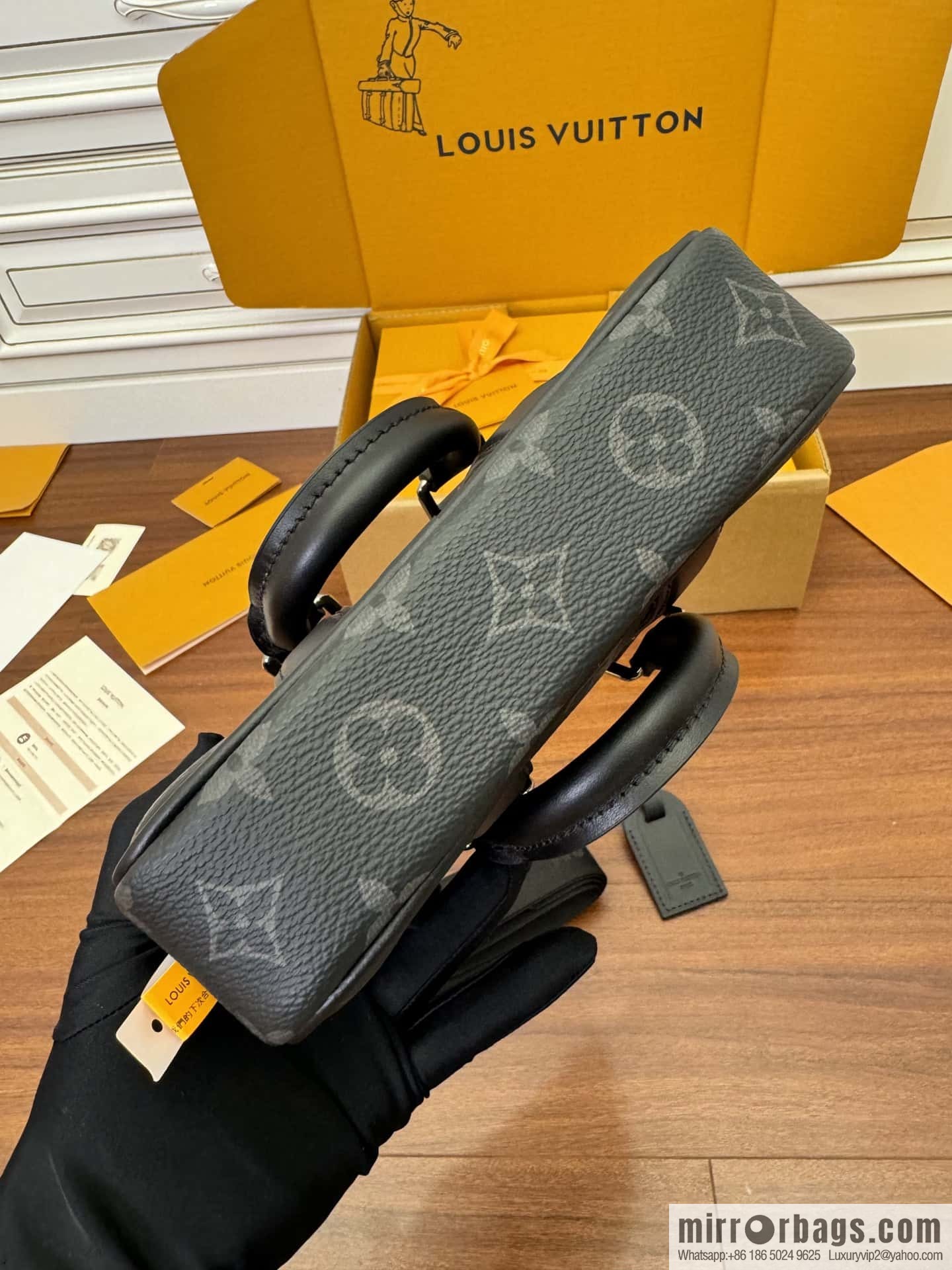 LV M82770 Nano Porte Documents Voyage