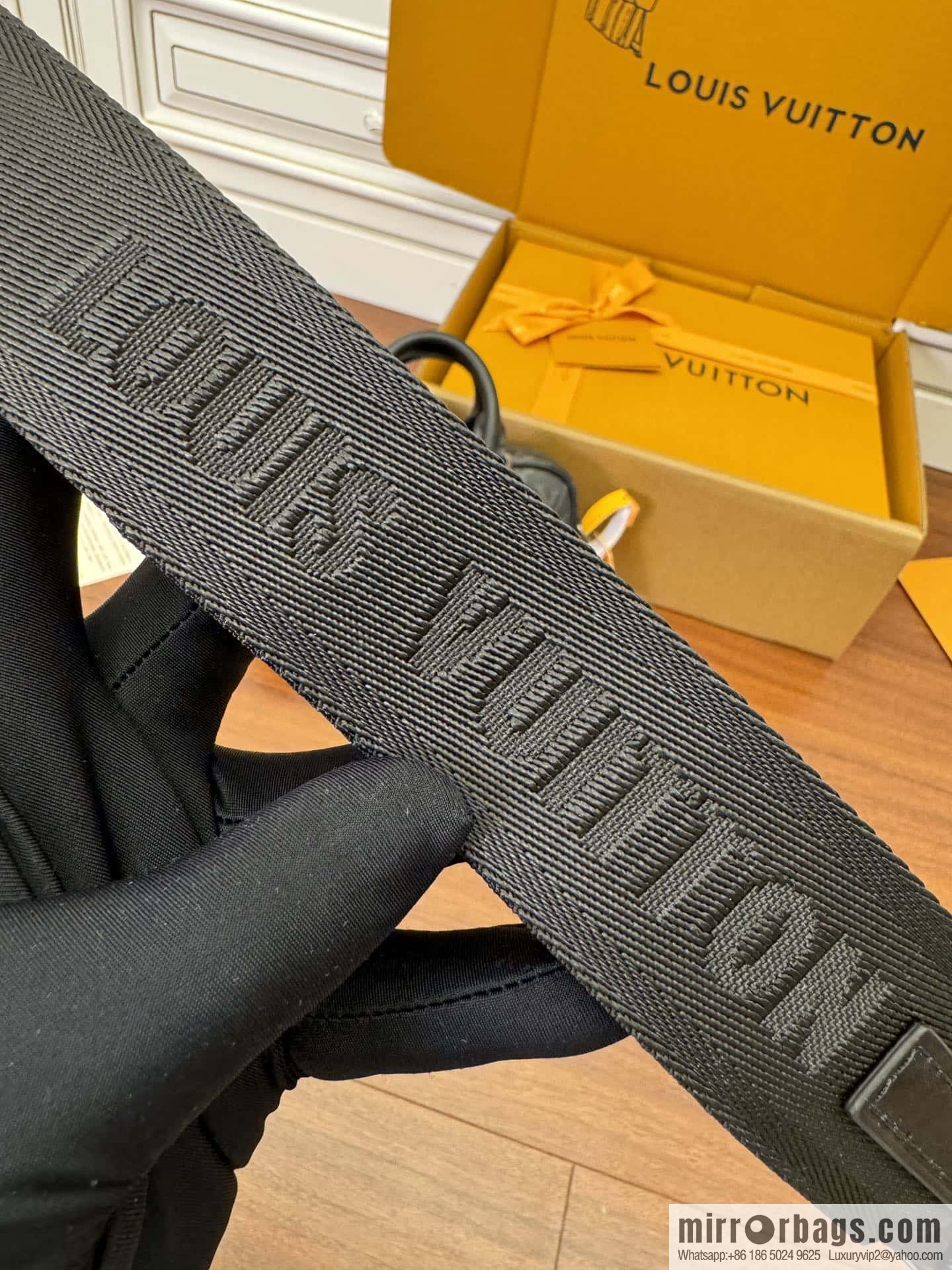 LV M82770 Nano Porte Documents Voyage