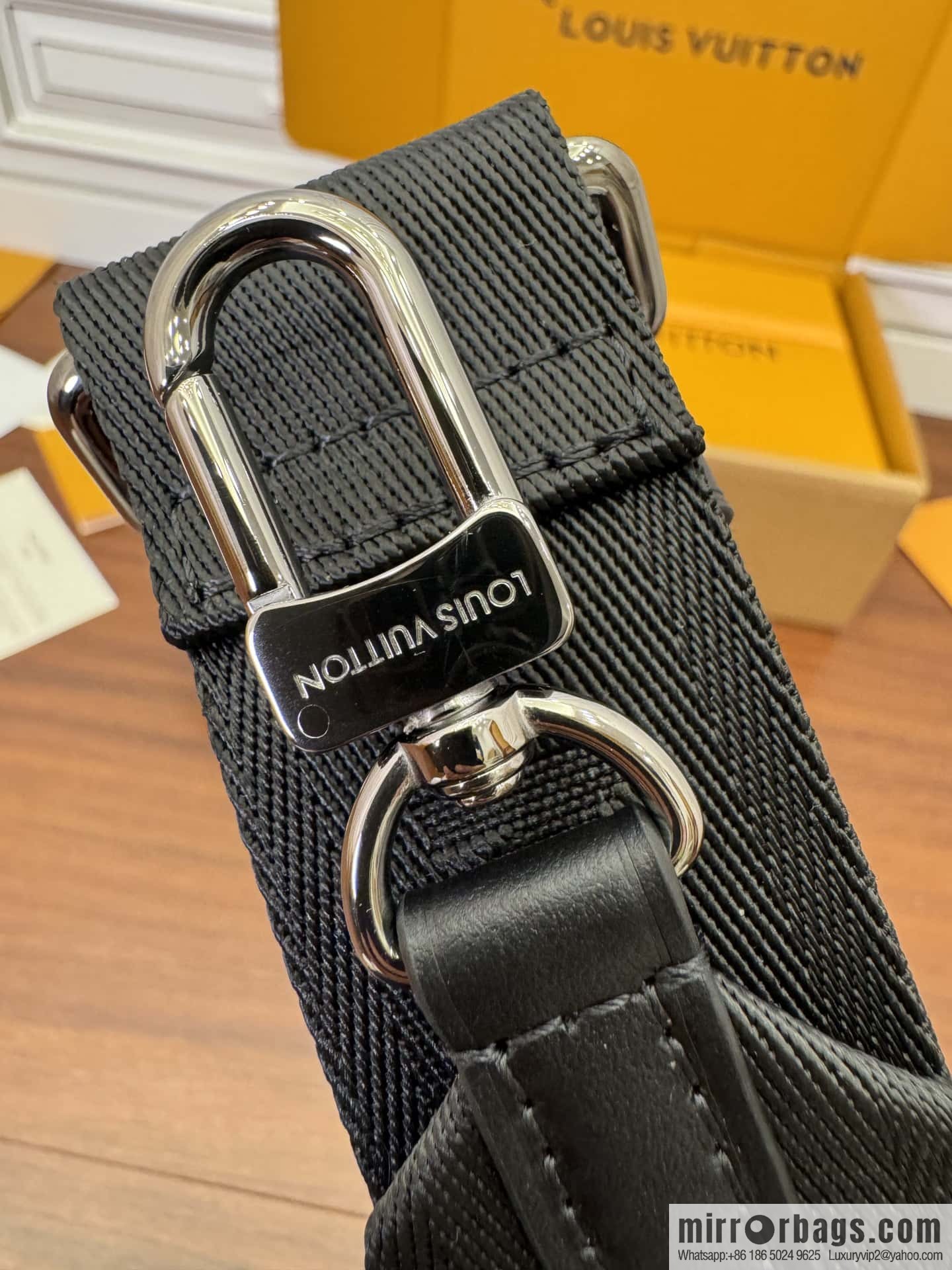 LV M82770 Nano Porte Documents Voyage