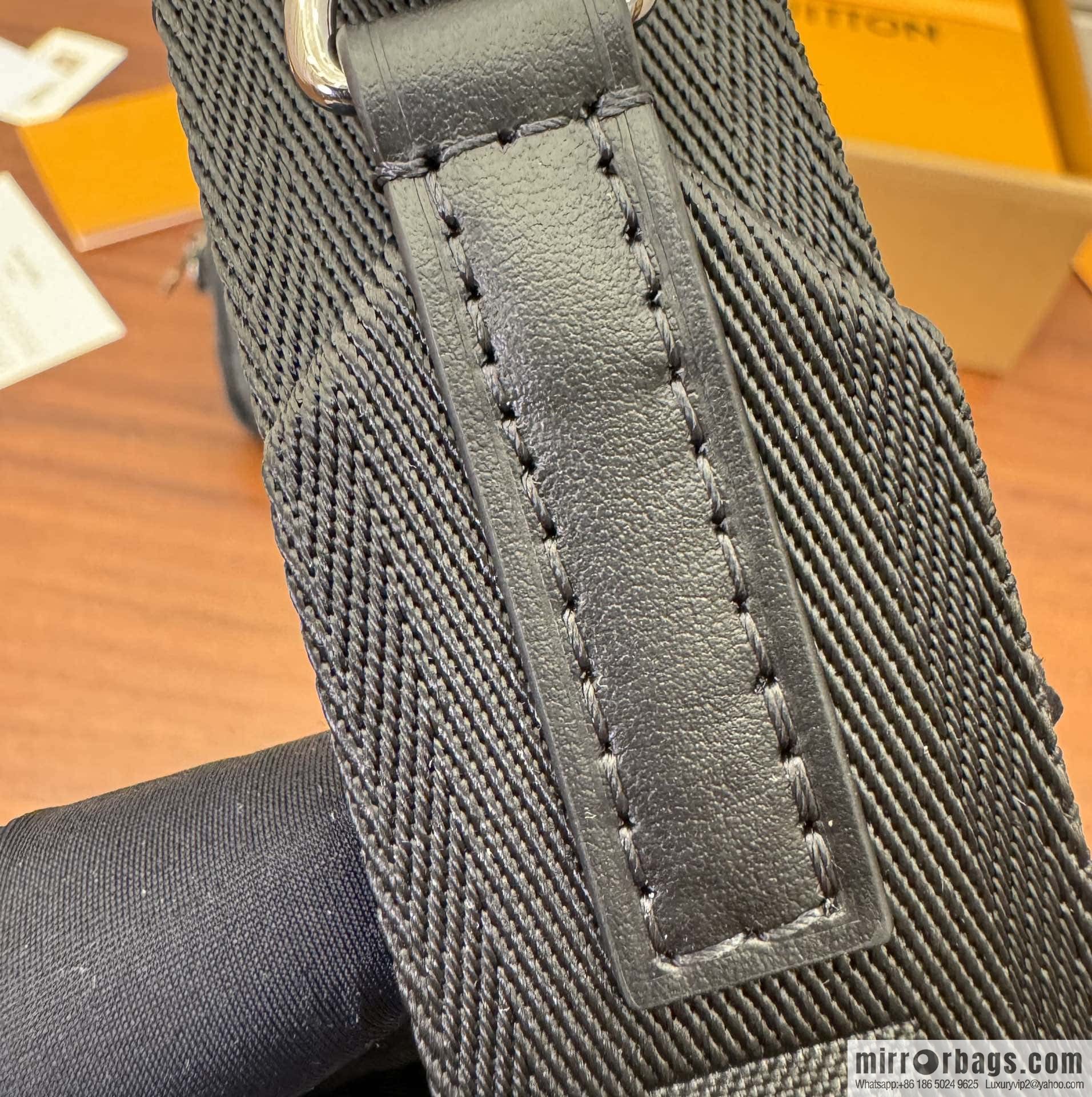 LV M82770 Nano Porte Documents Voyage