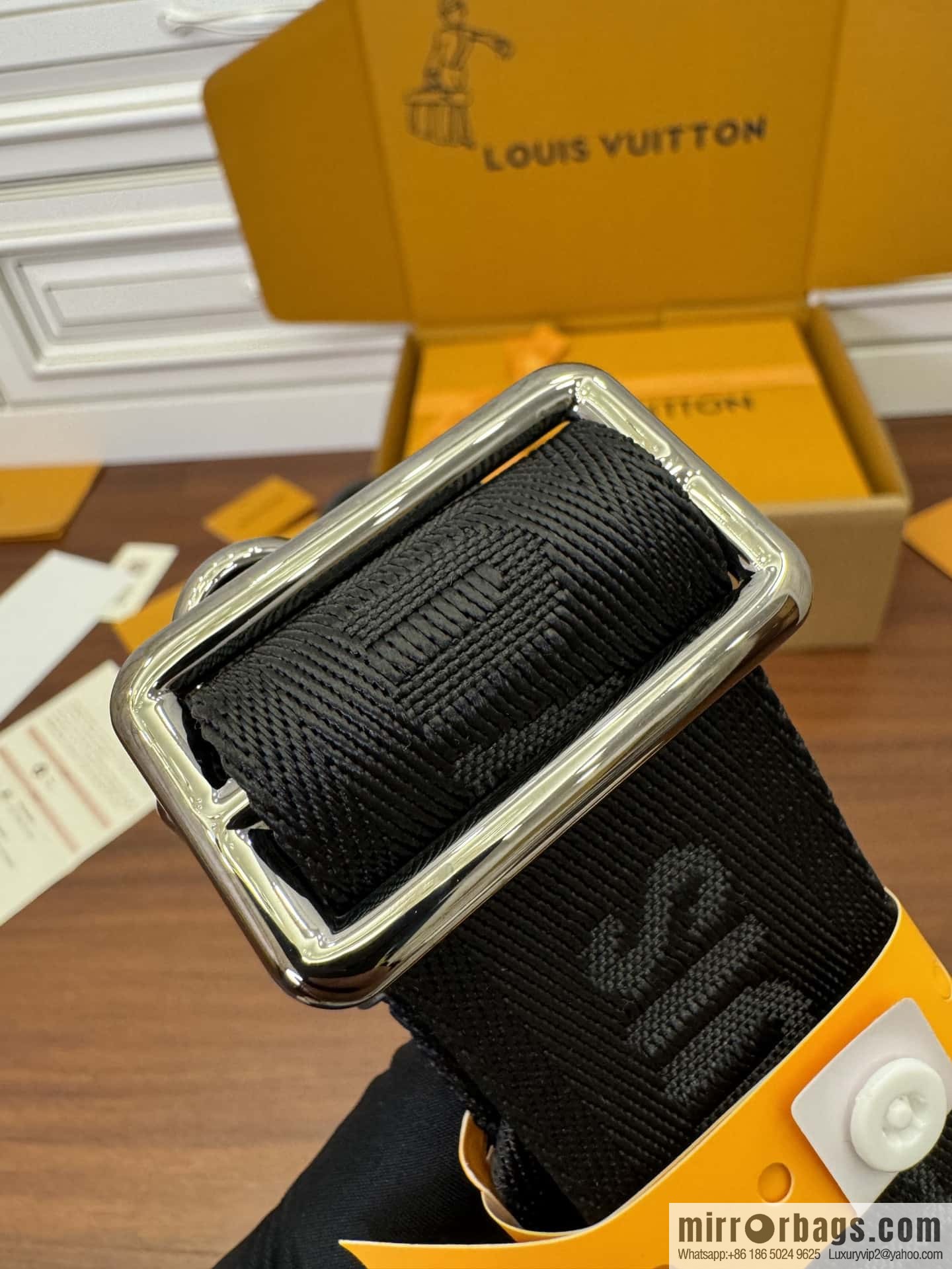 LV M82770 Nano Porte Documents Voyage
