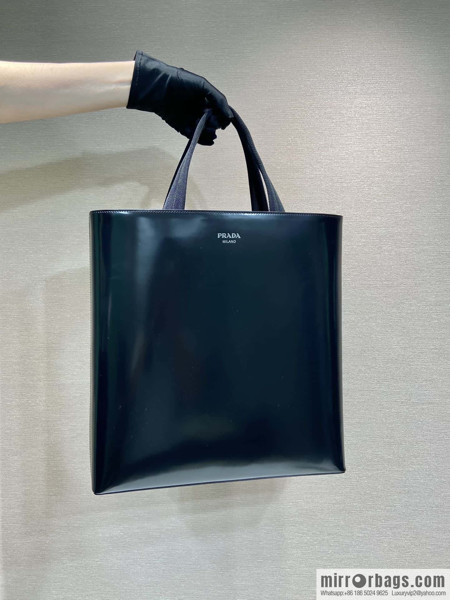 PRADA smooth tote bag 🎉 2VG113 smooth