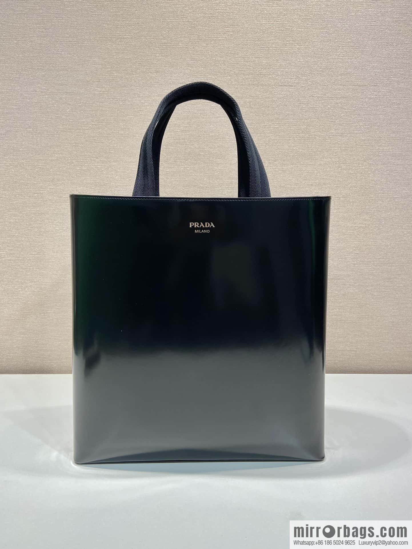 PRADA smooth tote bag 🎉 2VG113 smooth