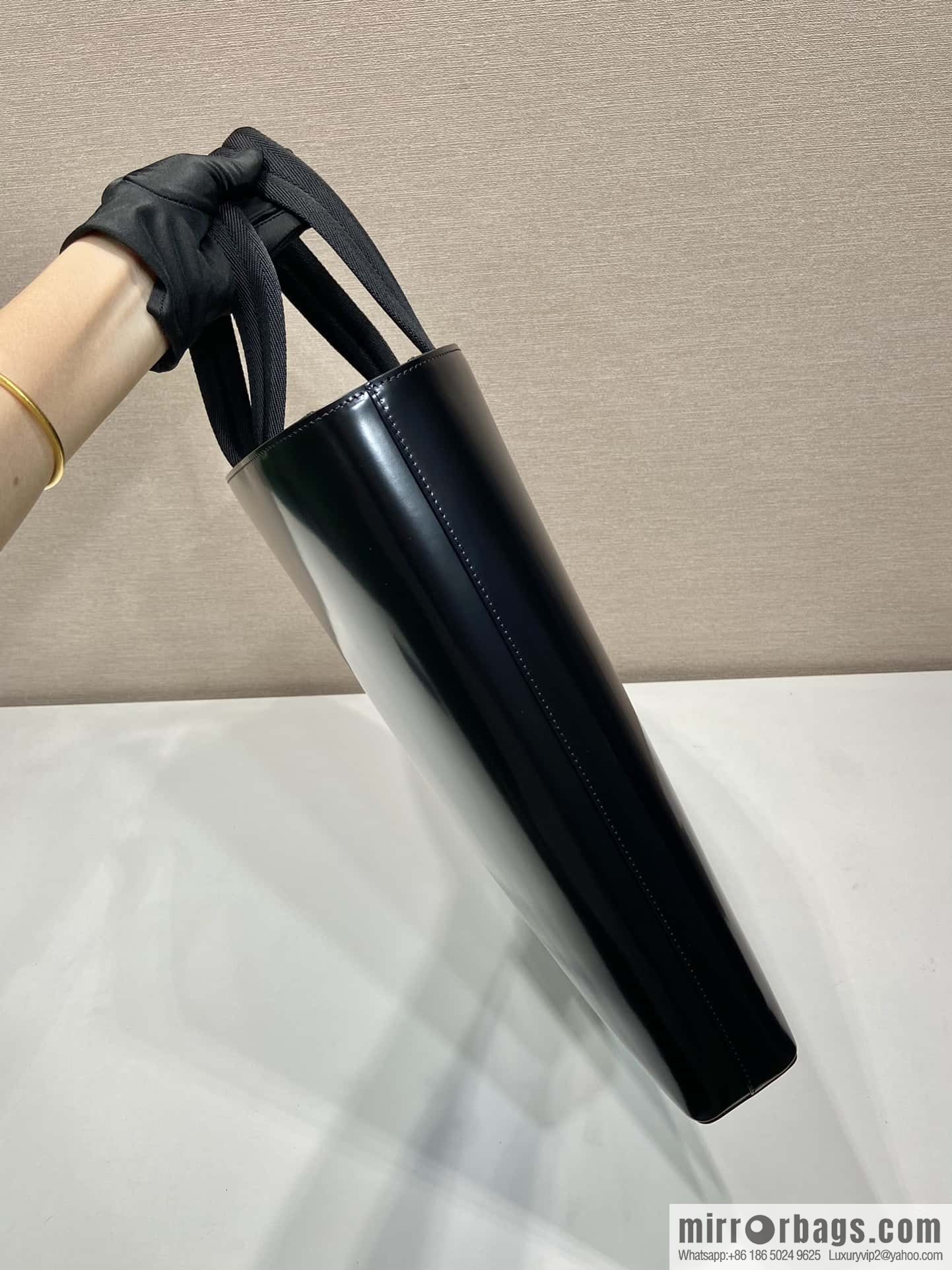 PRADA smooth tote bag 🎉 2VG113 smooth