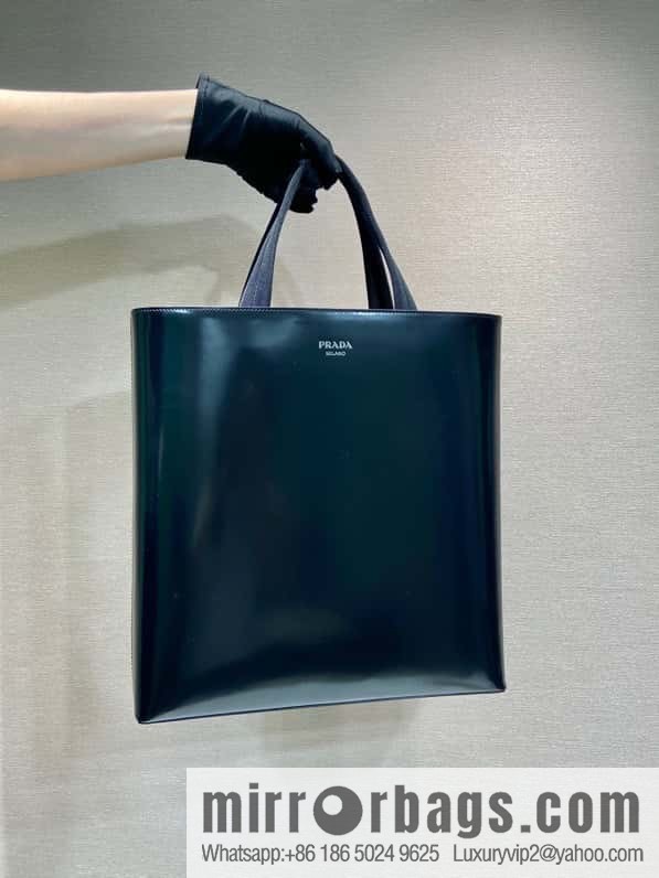 PRADA smooth tote bag 🎉 2VG113 smooth