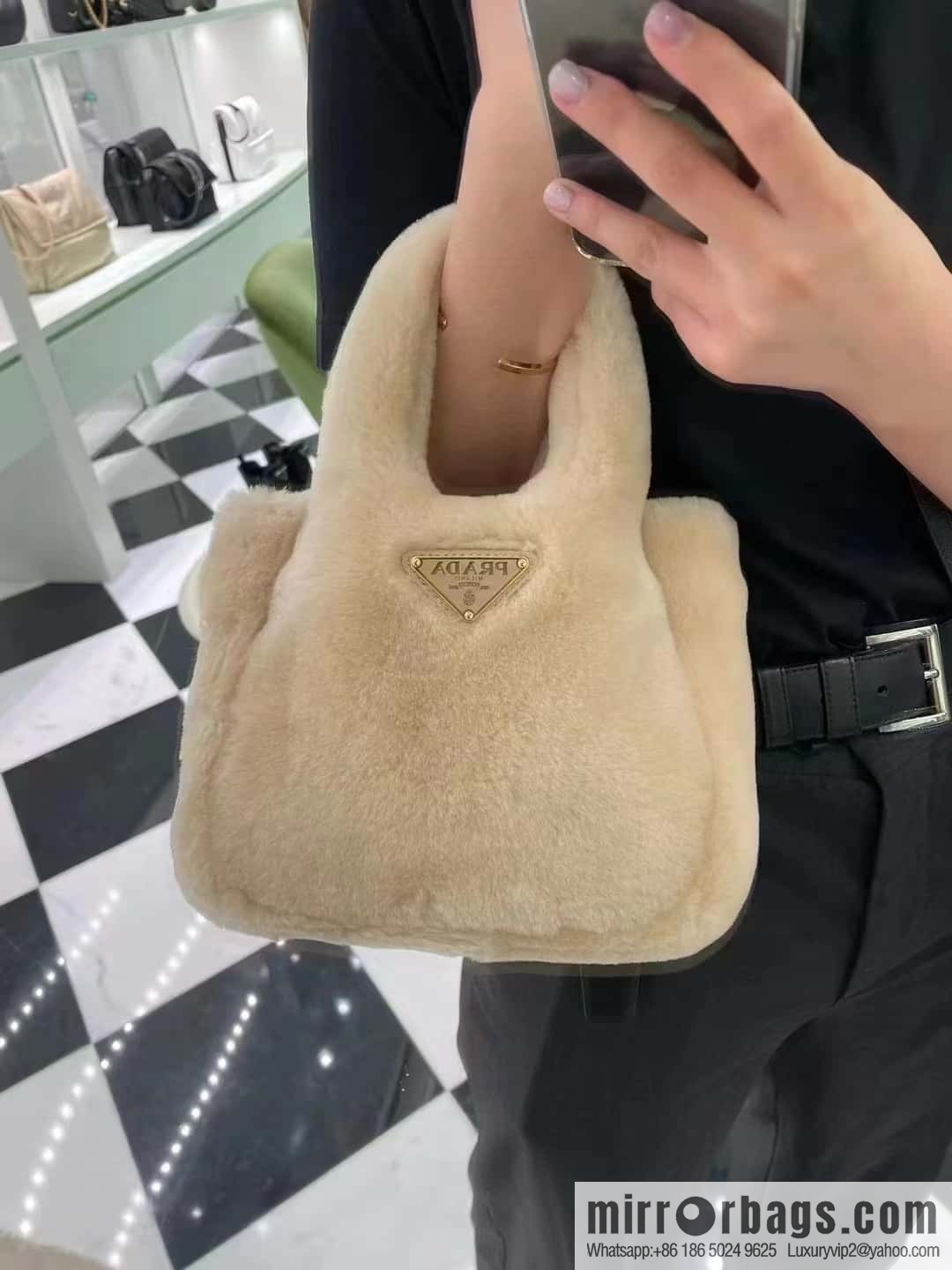 PRADA wool bucket bag 🎉 1BA349