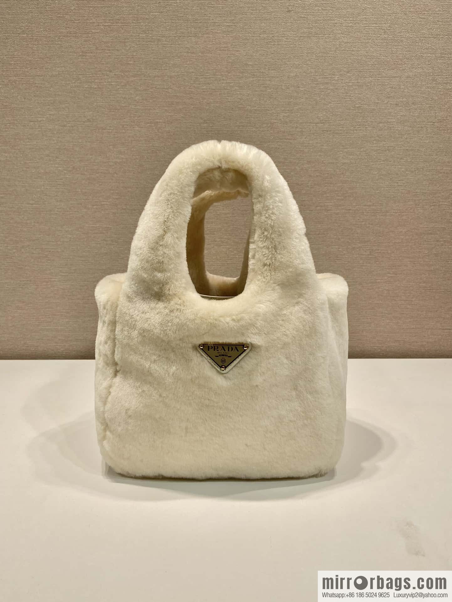 PRADA wool bucket bag 🎉 1BA349