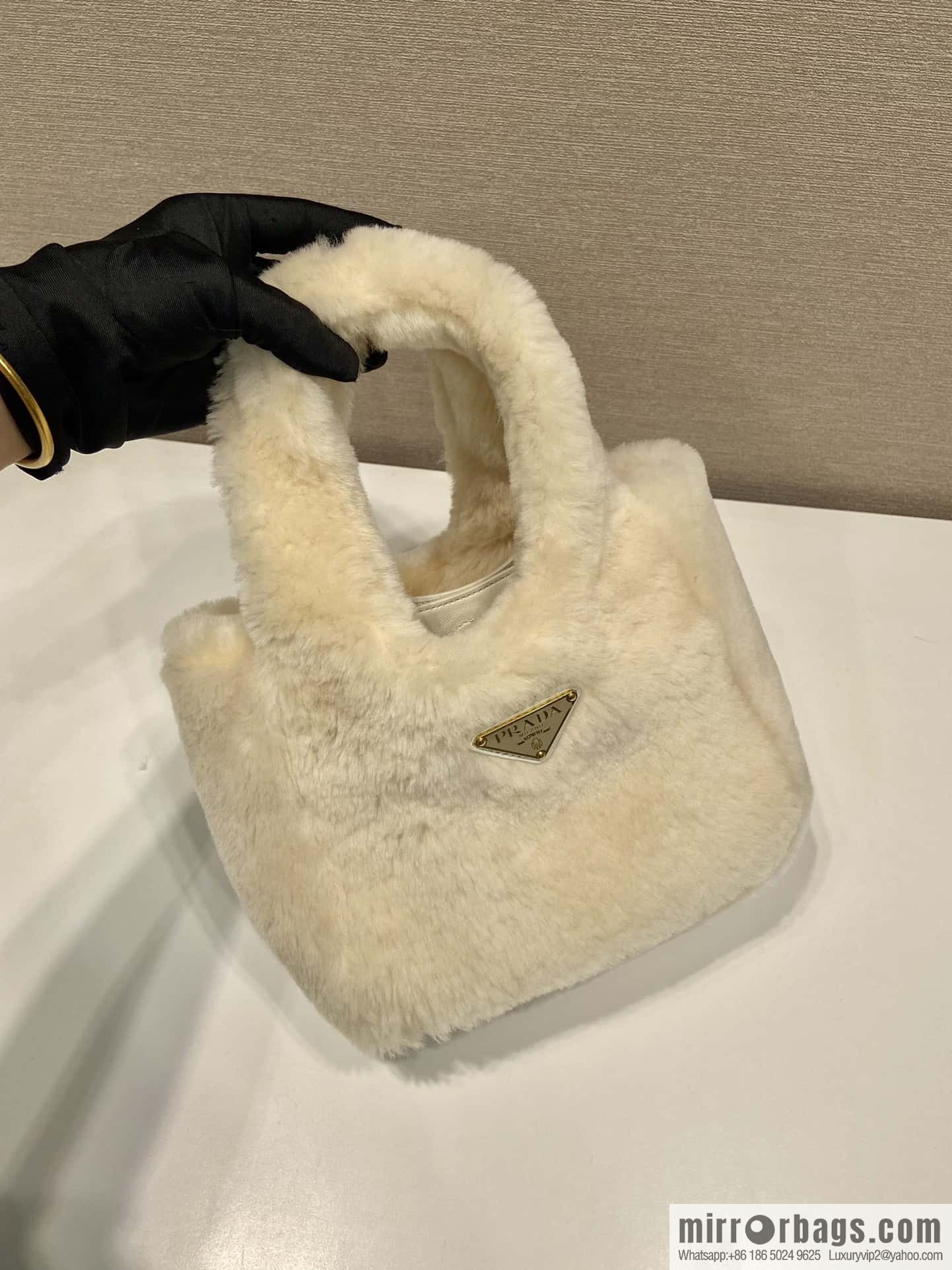 PRADA wool bucket bag 🎉 1BA349