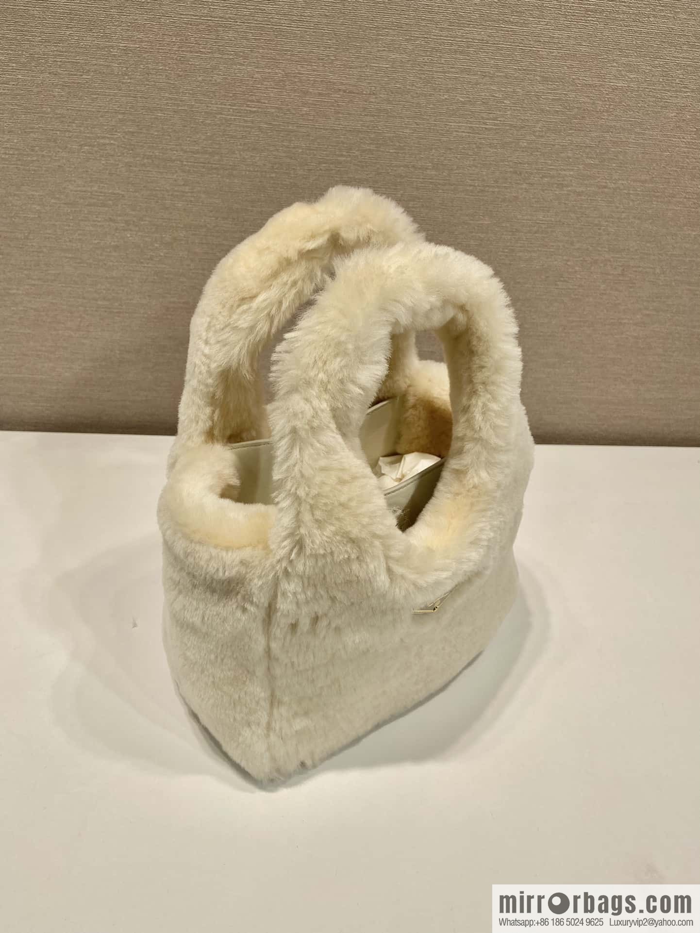 PRADA wool bucket bag 🎉 1BA349