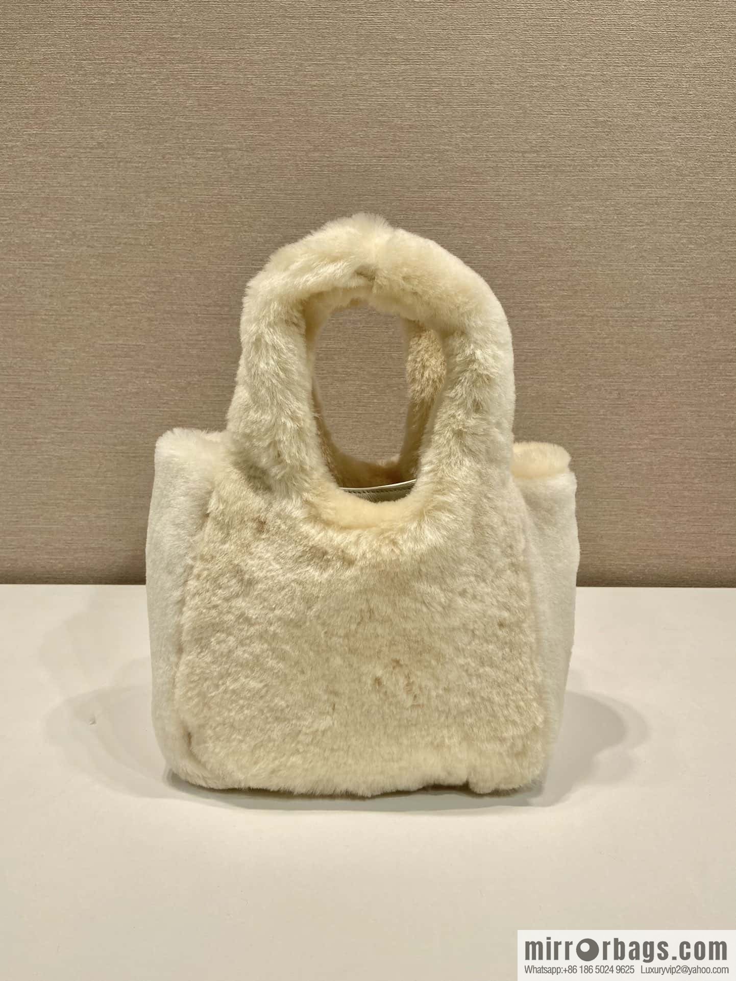PRADA wool bucket bag 🎉 1BA349