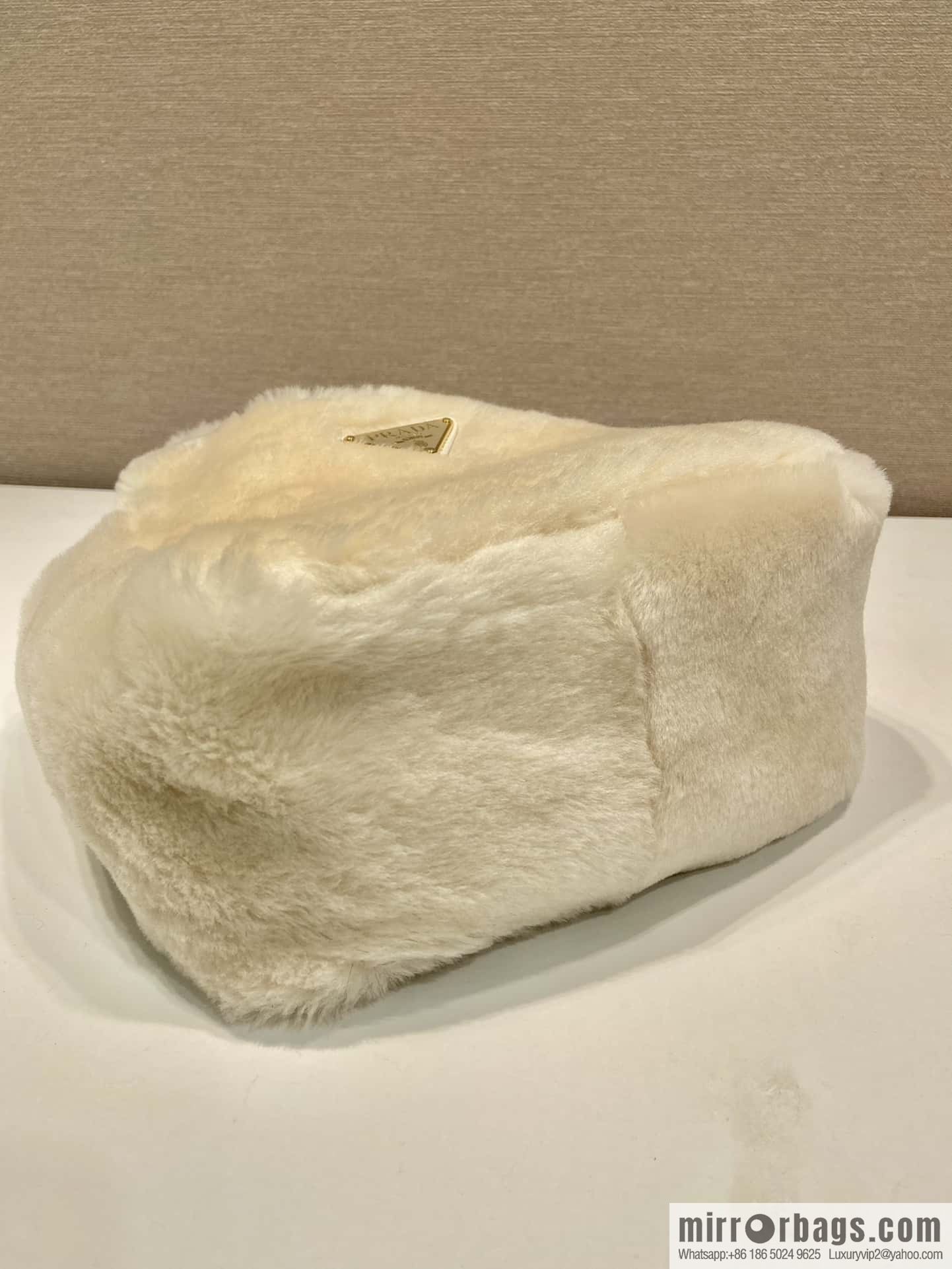 PRADA wool bucket bag 🎉 1BA349