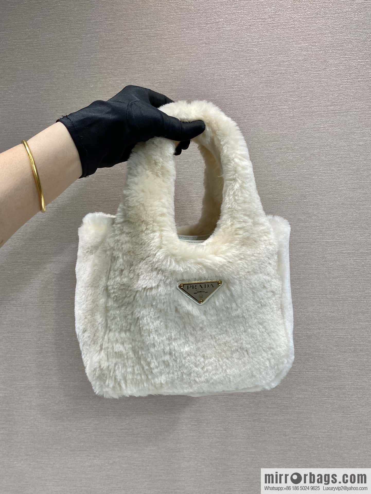 PRADA wool bucket bag 🎉 1BA349