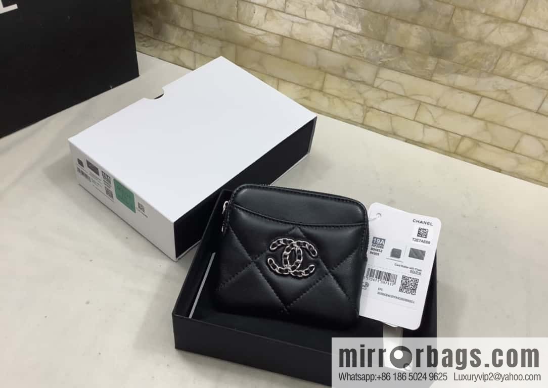 CHANEL 19 series sheepskin wallet card holder AP2086