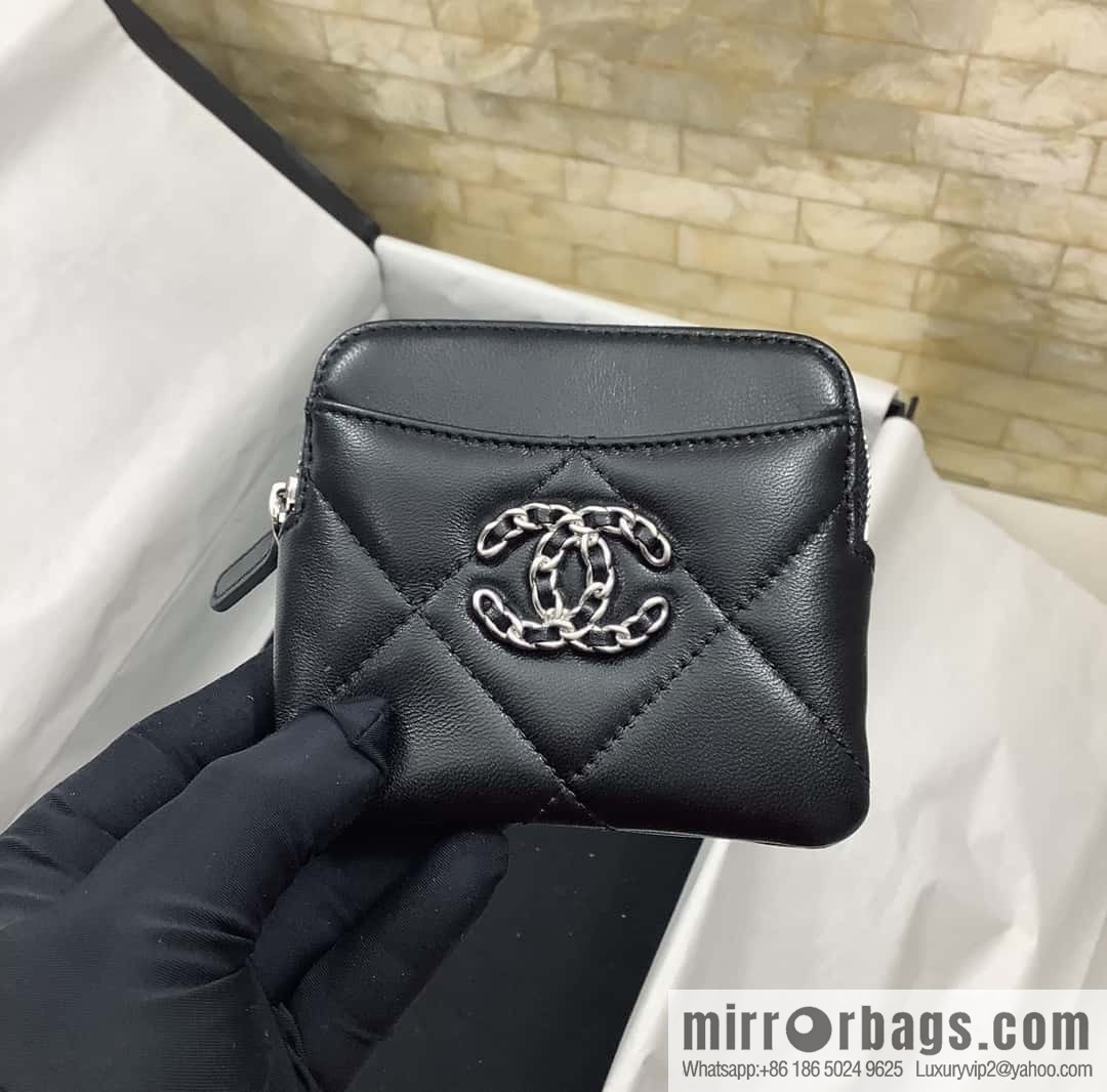 CHANEL 19 series sheepskin wallet card holder AP2086